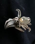 "Vintage petal motif broach"