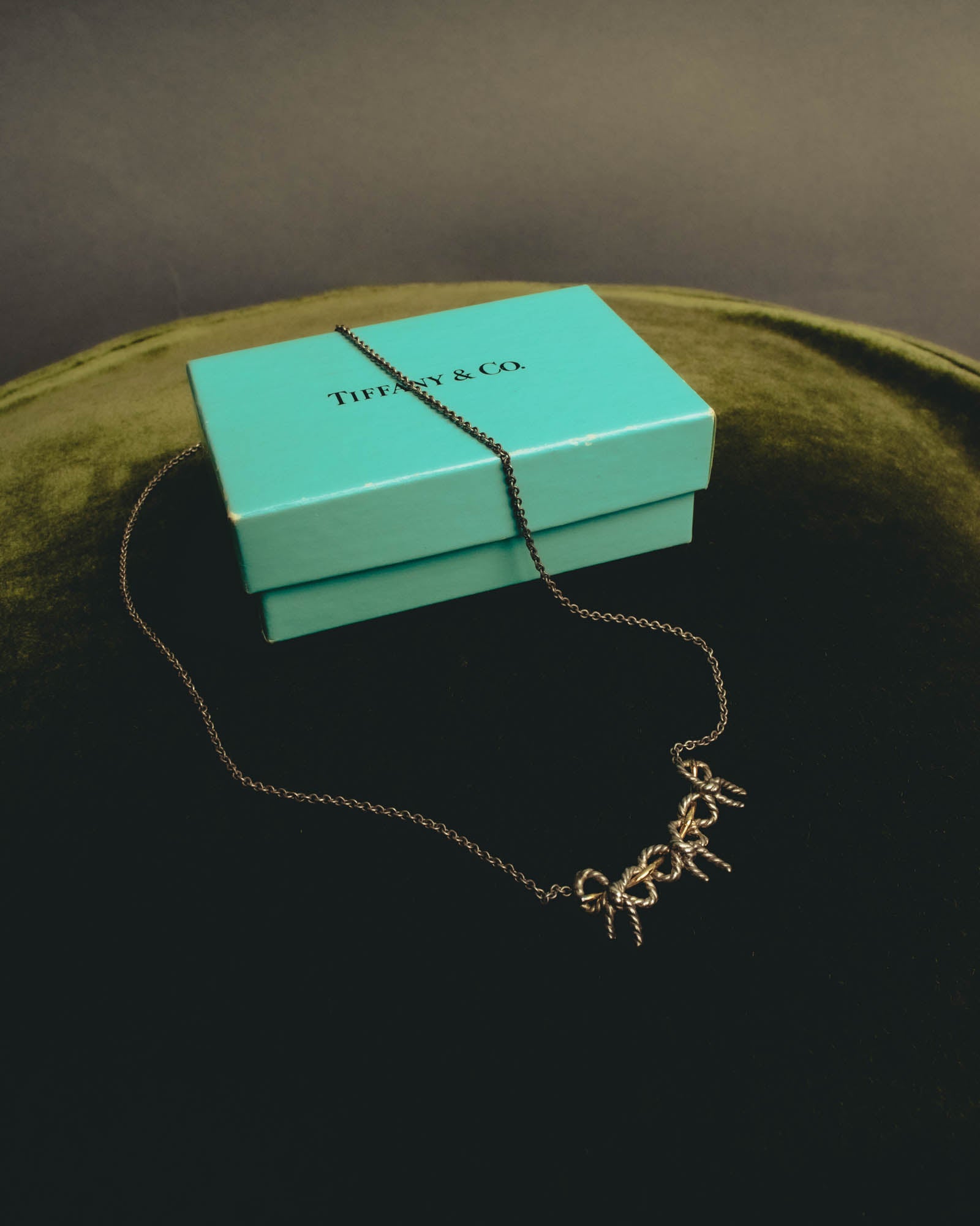 "Tiffany & Co." 80's-90's Sculptural triple bow necklace