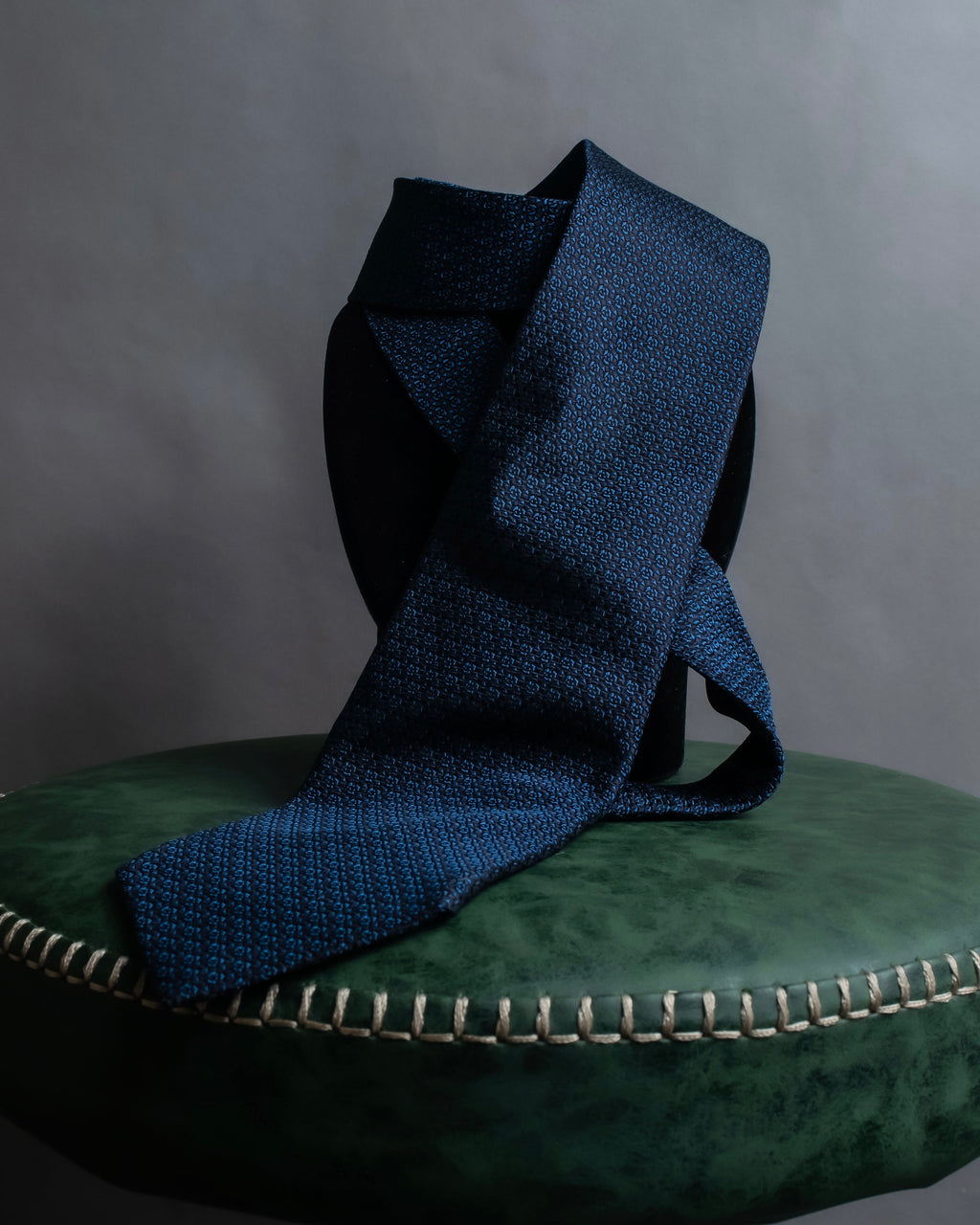 "GUCCI" Navy micro pattern silk necktie