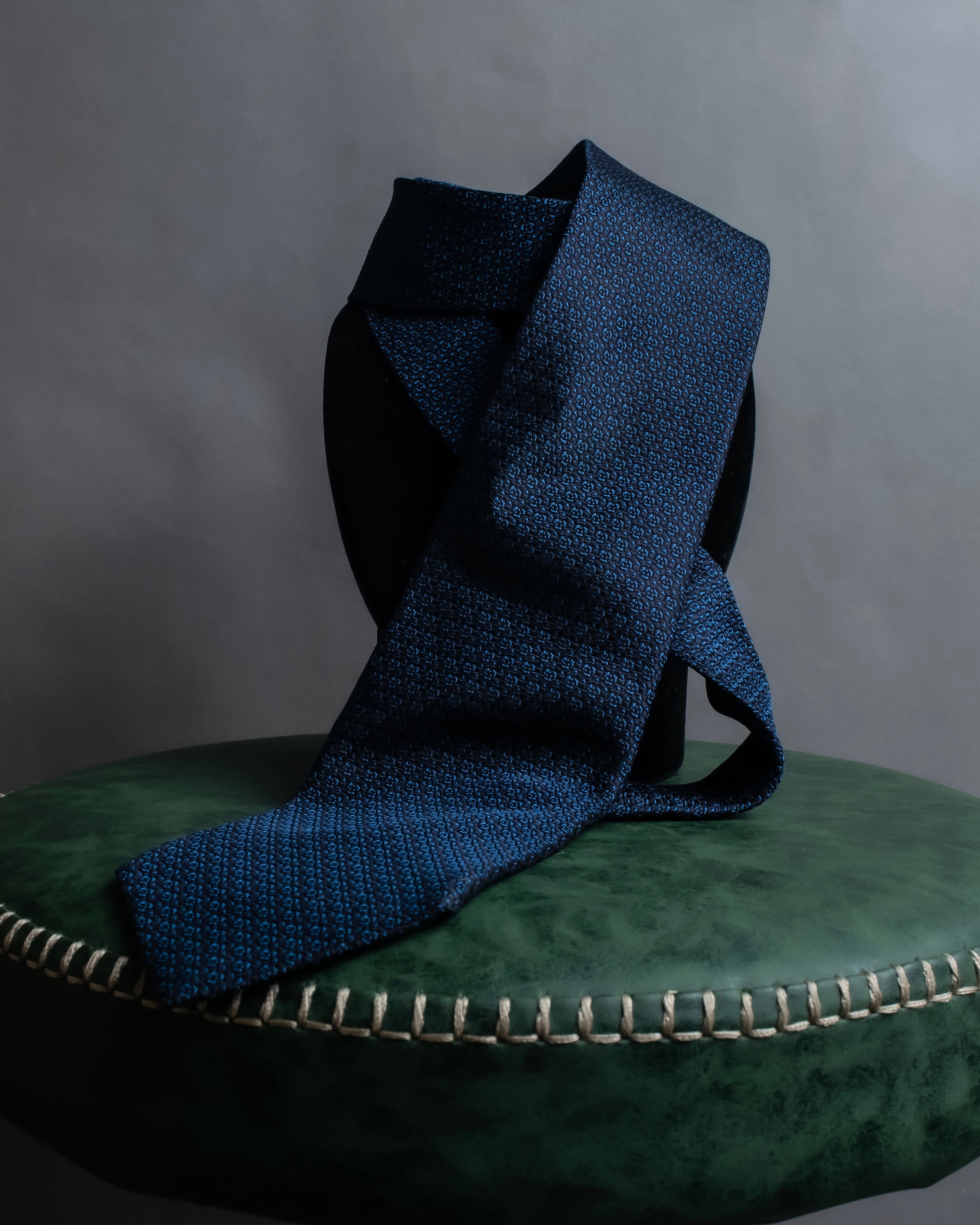 "GUCCI" Navy micro pattern silk necktie
