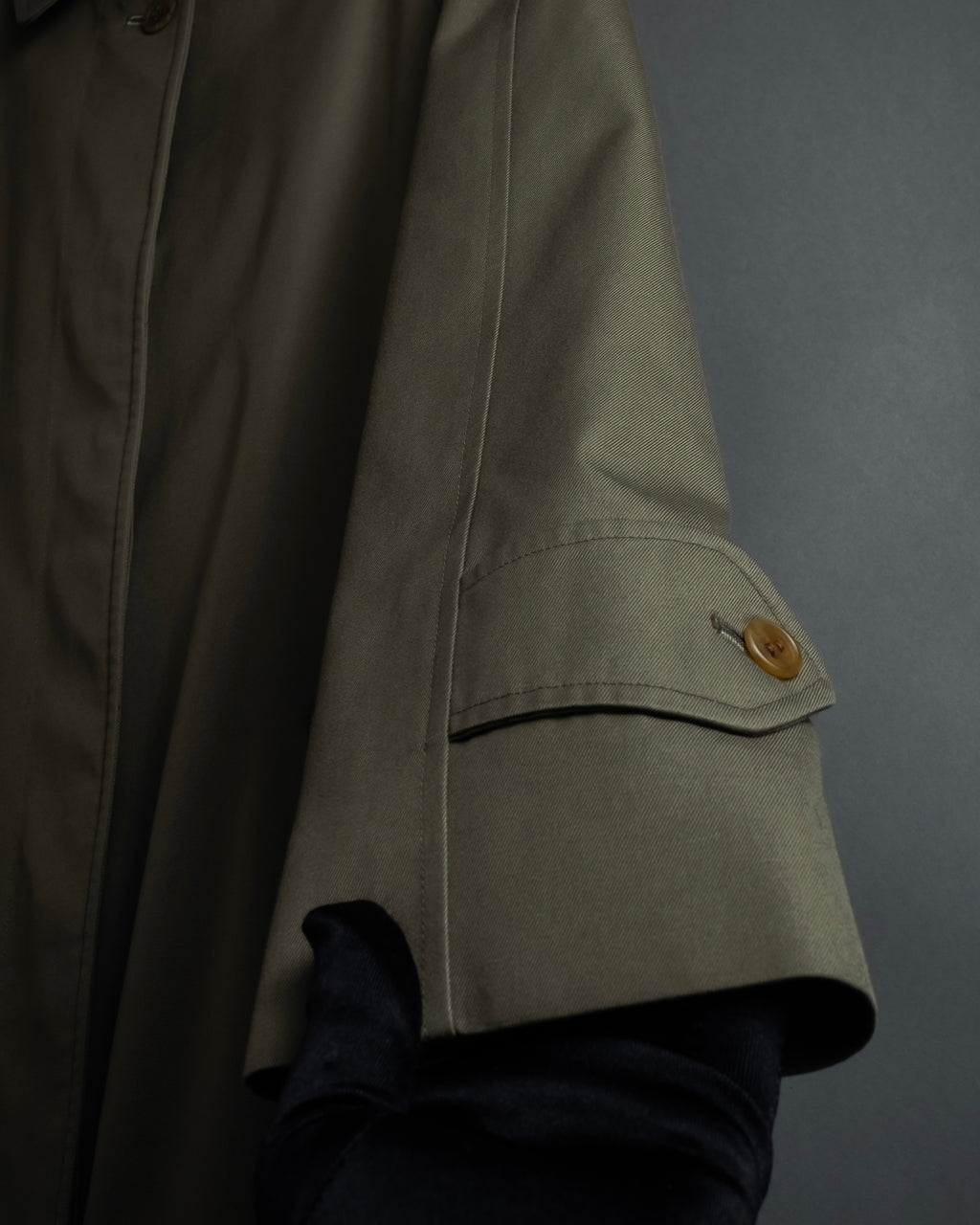 "BURBERRYS" Cape-attached design stand collar coat