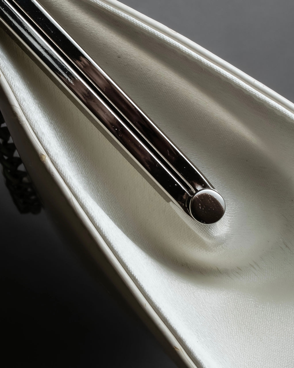 "YVES SAINT LAURENT" Clasp design chain shoulder patent leather bag