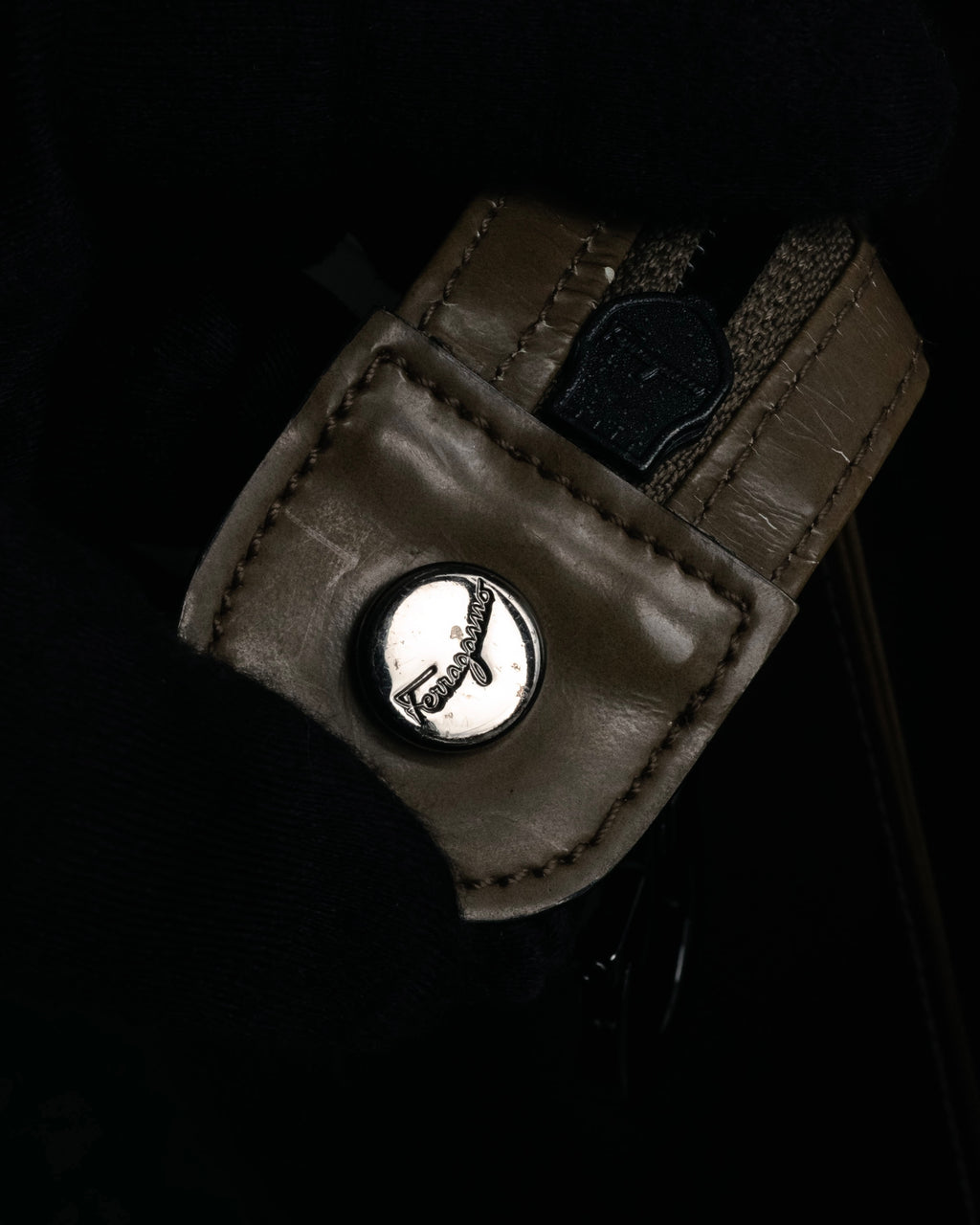 “Salvatore Ferragamo” 90’s-00’s glossy gancini shoulder bag