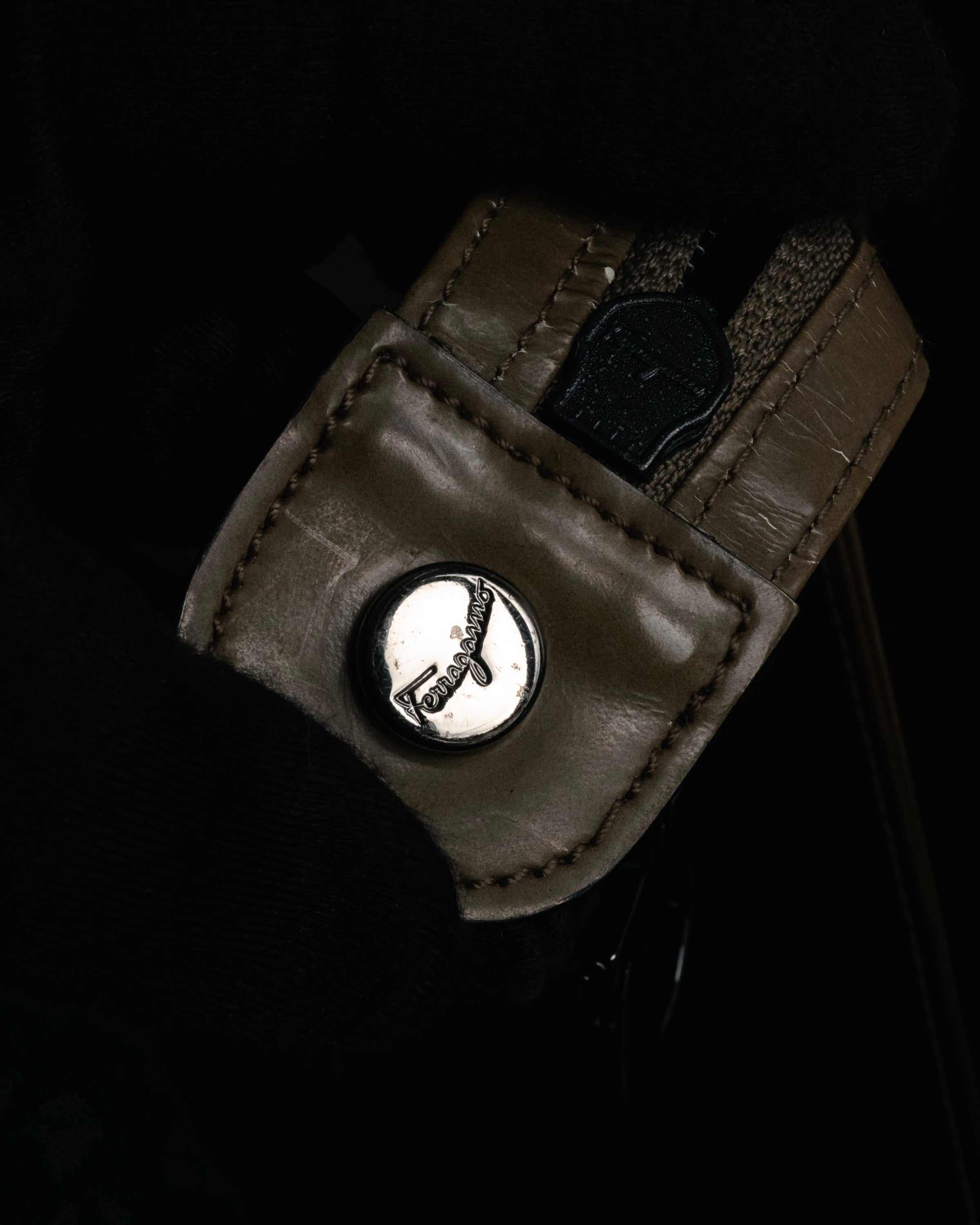 “Salvatore Ferragamo” 90’s-00’s glossy gancini shoulder bag