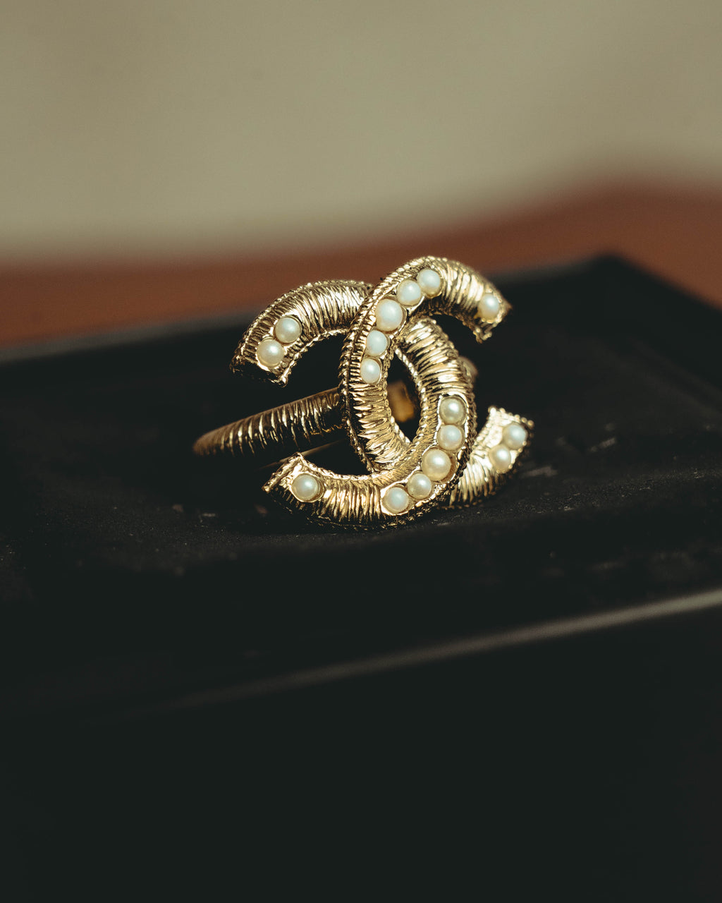 –SPECIAL– "CHANEL" Sculptural pearl double c costume ring