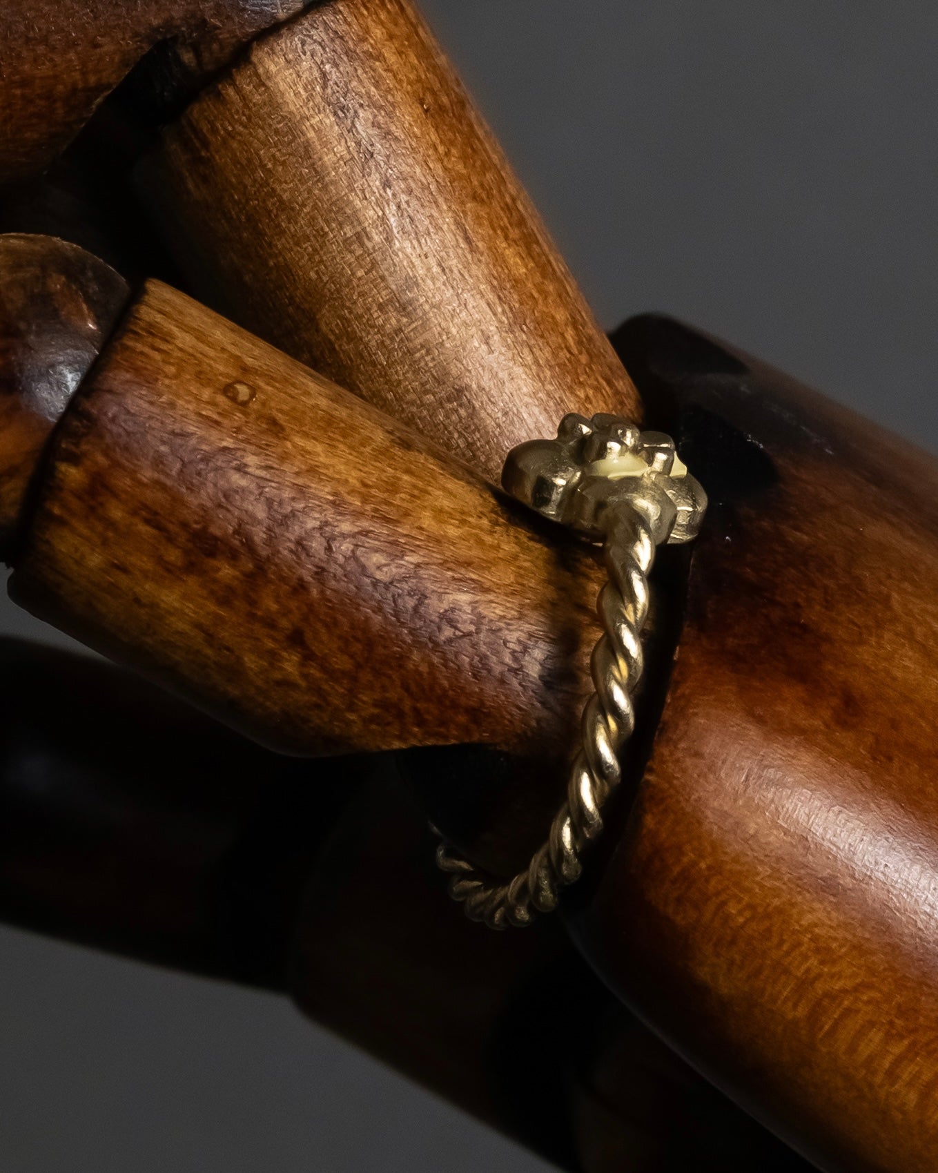 "CHANEL" 99AW Flower motif design twist arm ring