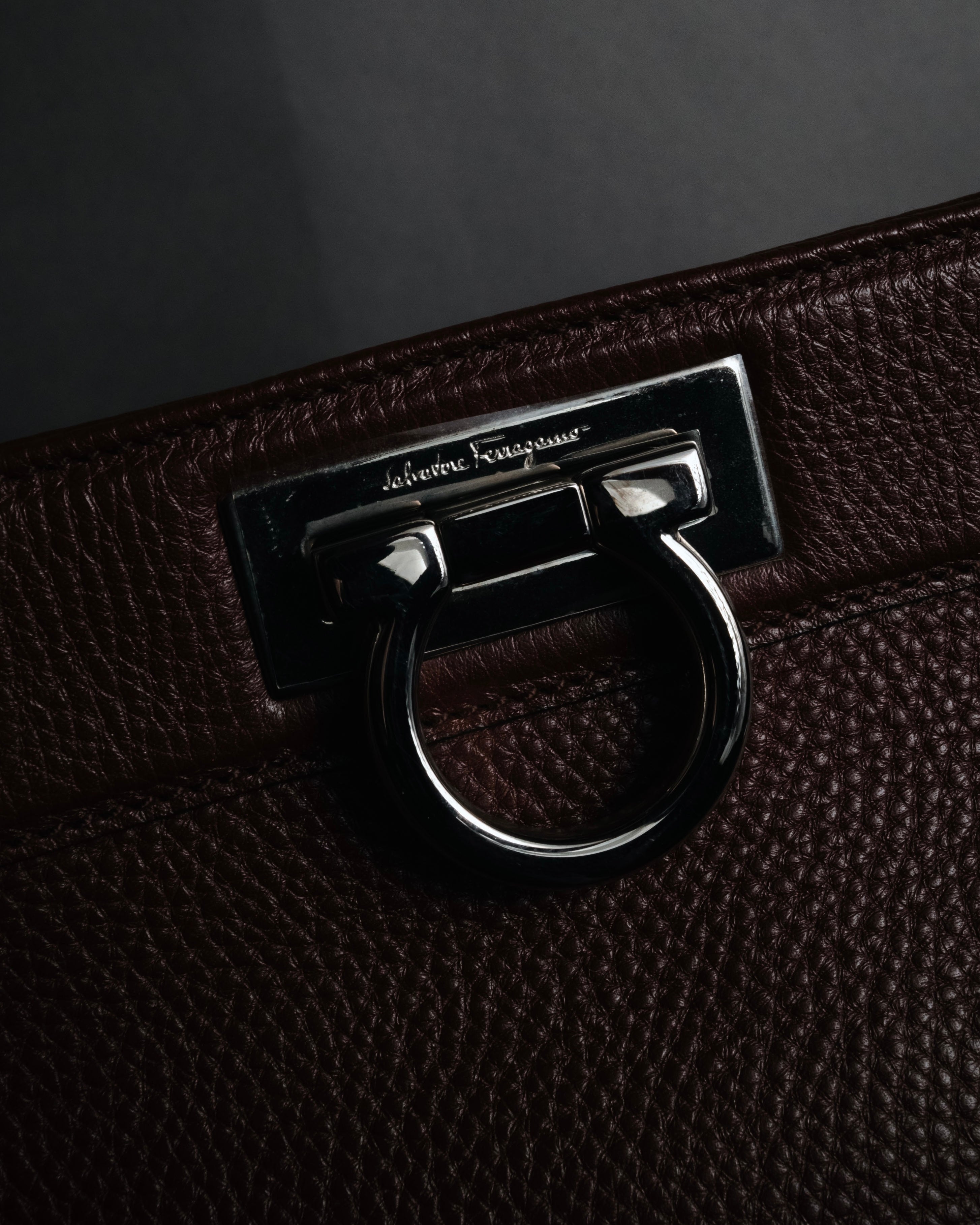 "Salvatore Ferragamo" 90’s-00’s Gancini hardware pebbled leather tote bag