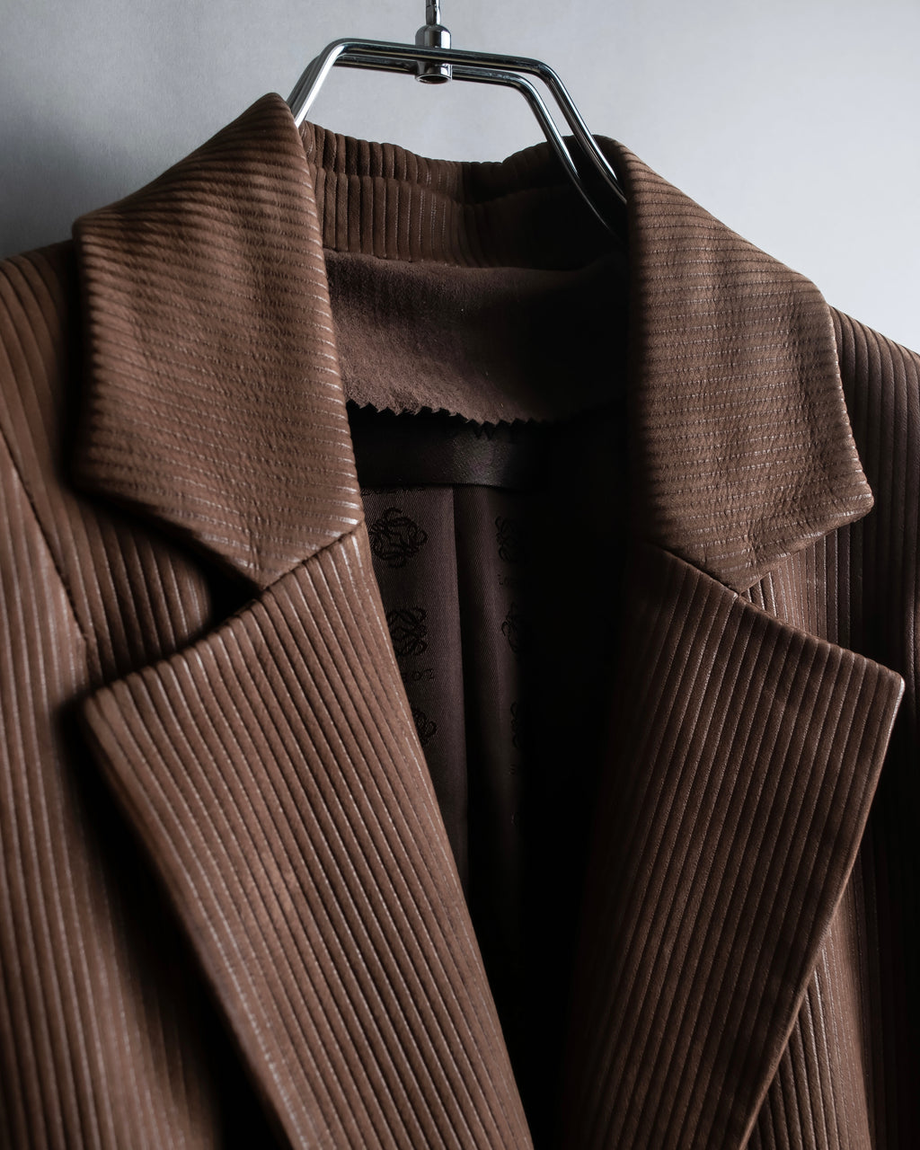 "LOEWE" Three-dimensional ribbed lamb leather set up