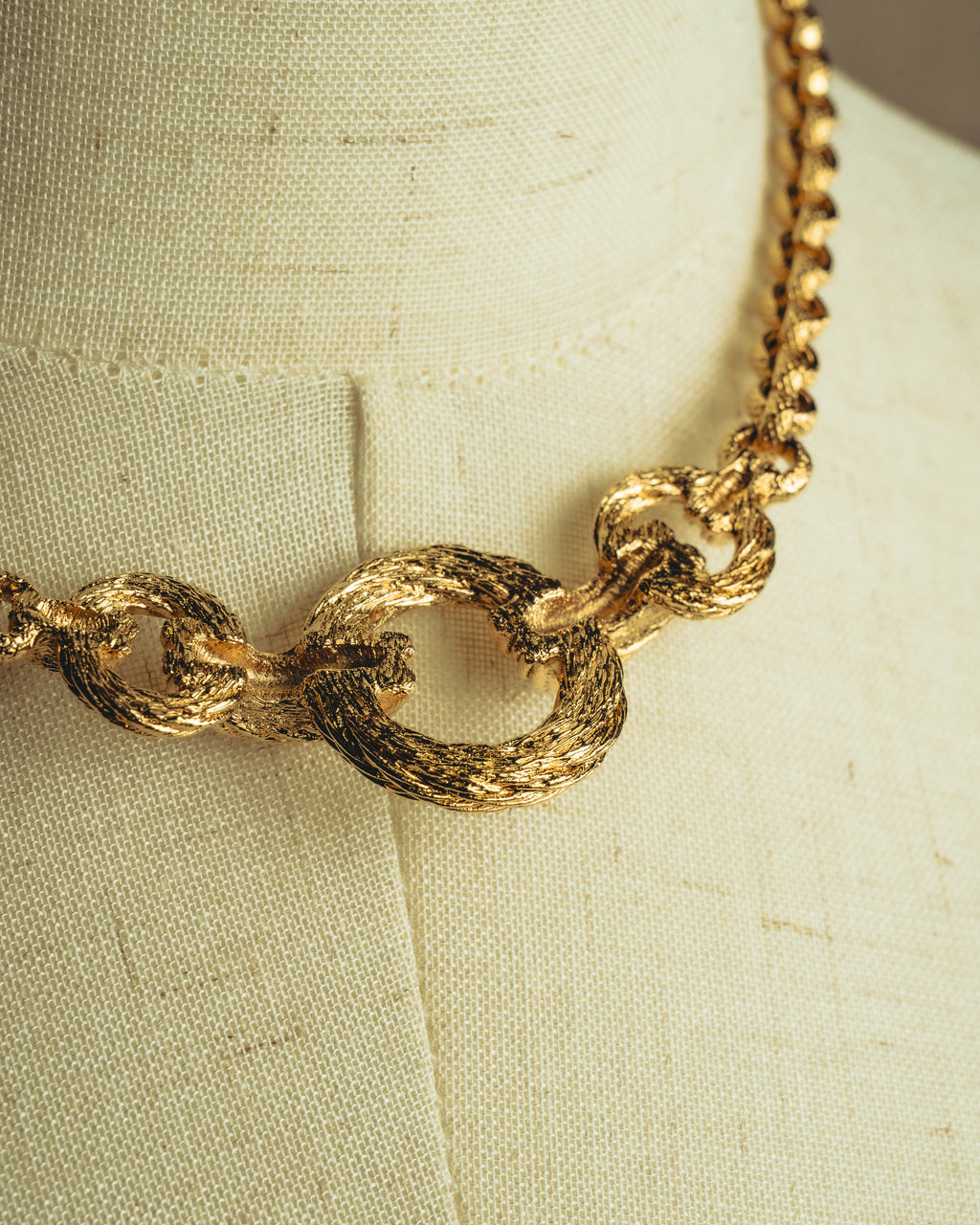 -SPECIAL- “Christian Dior” 70’s-80’s Textured triple ring link necklace
