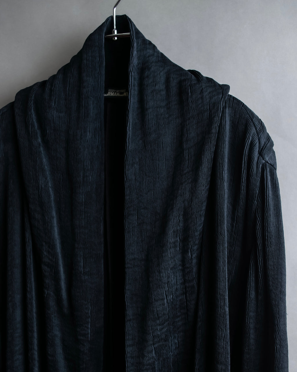 "ISSEY MIYAKE PERMANENT" Large shawl collar silk long cardigan