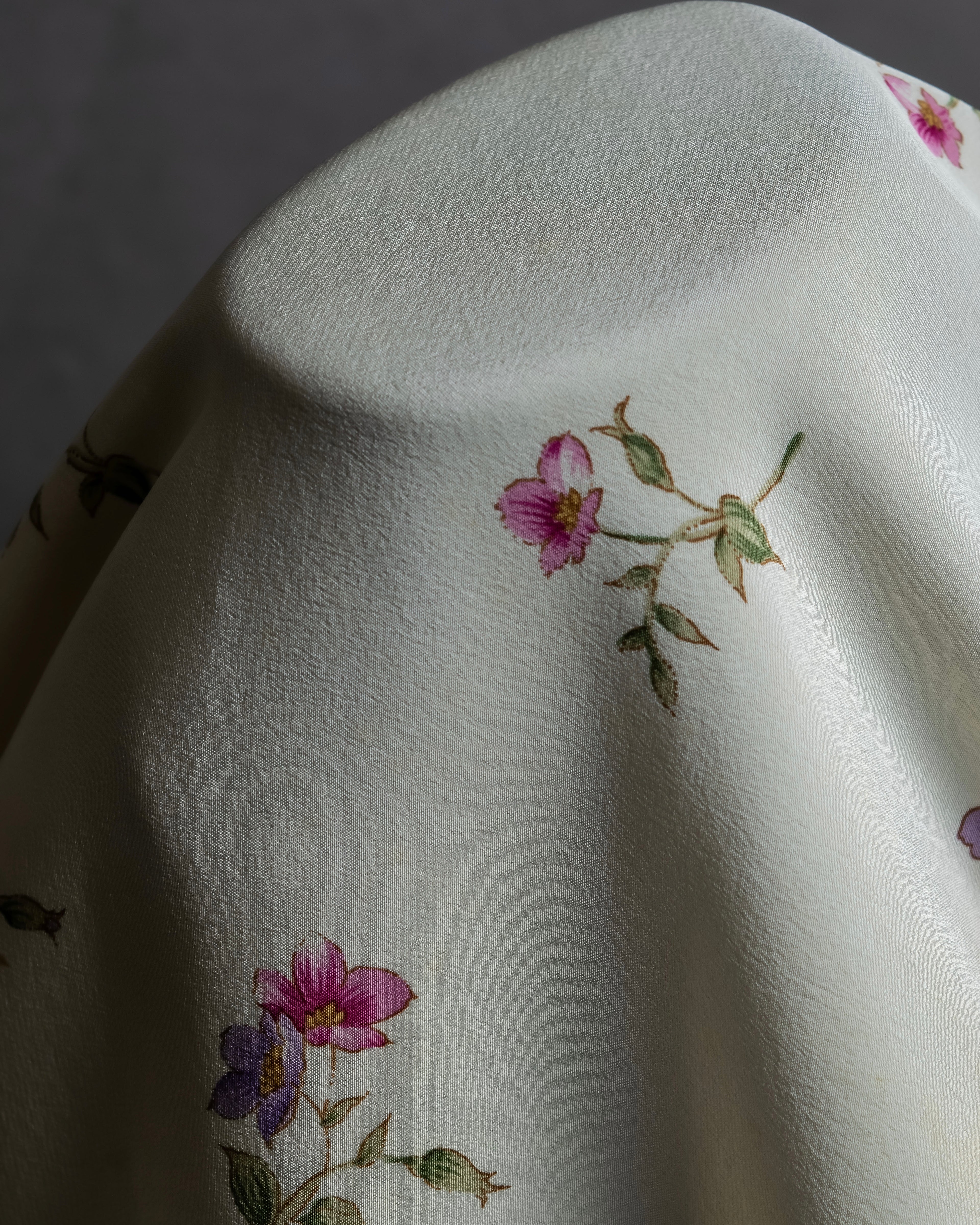 "YVES SAINT LAURENT" Peony small flower bouquet pattern silk scarf