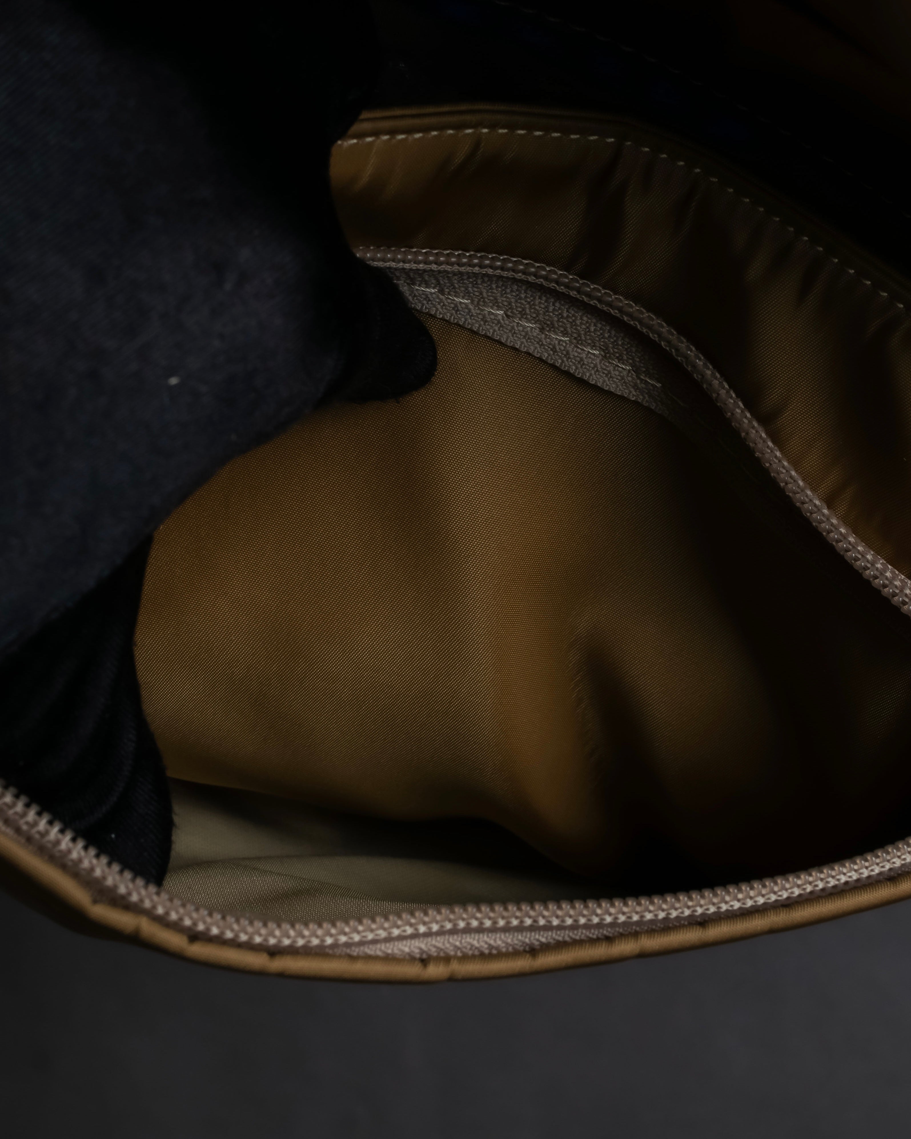 "BURBERRY Black Label" Fur＆nylon reversible design shoulder bag