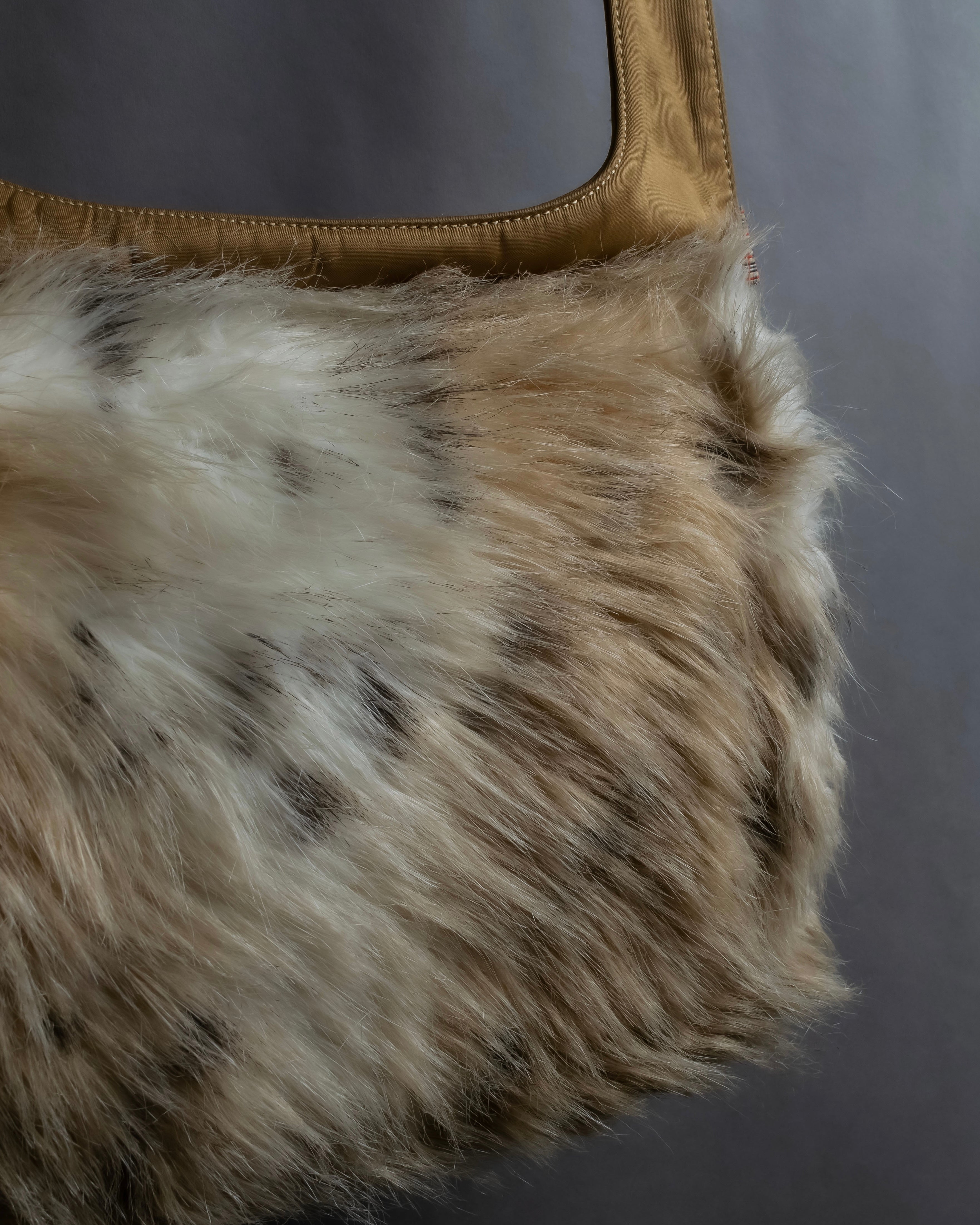 "BURBERRY Black Label" Fur＆nylon reversible design shoulder bag