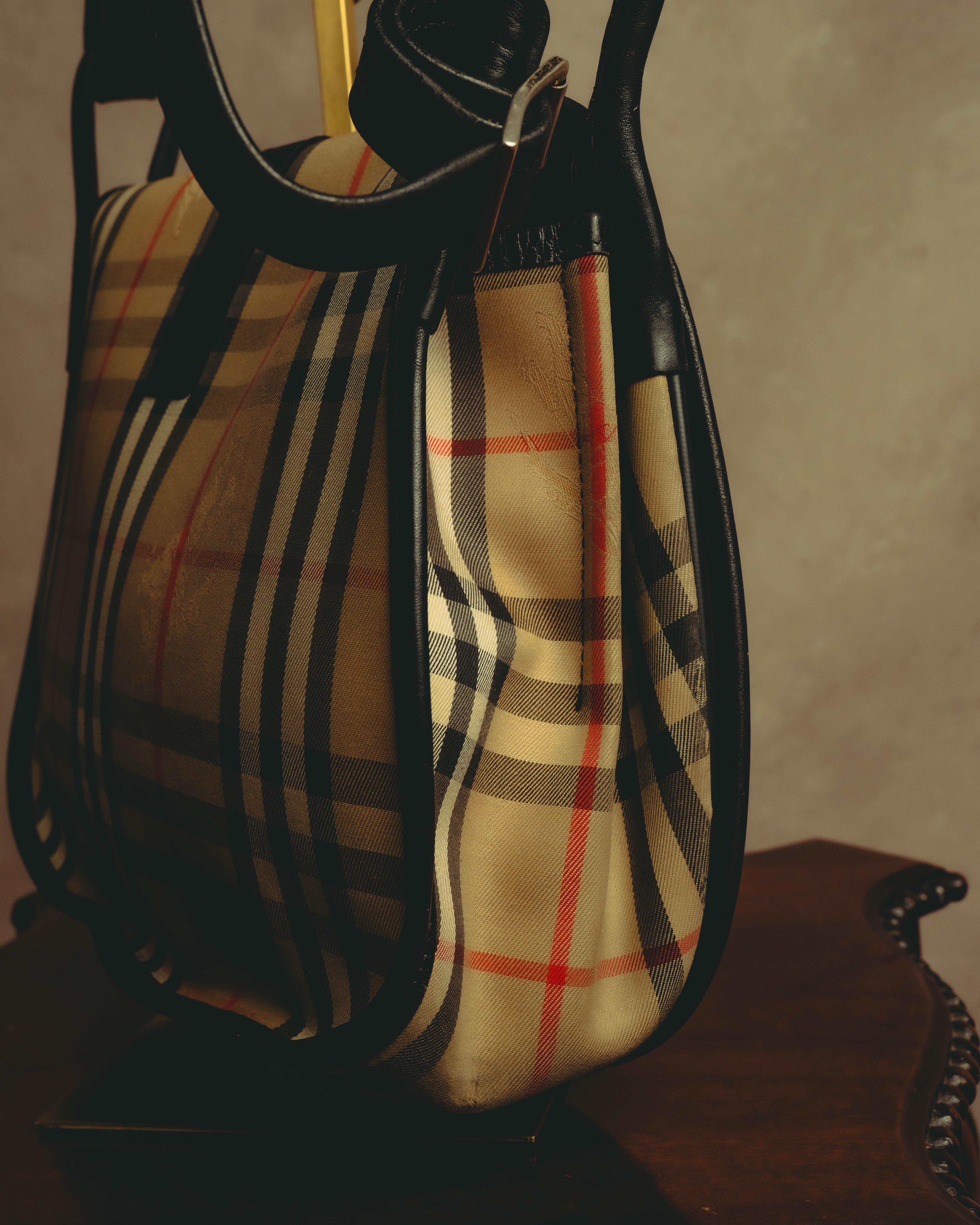“Burberrys” 80’s-90’s Shadow horse check saddle shoulder bag