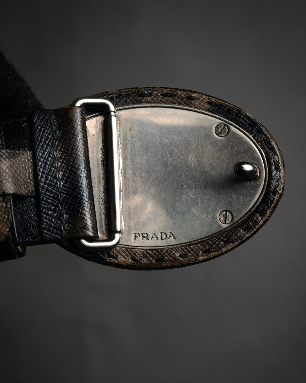 “PRADA” 2010’s Saffiano camouflage relief logo buckle
leather belt