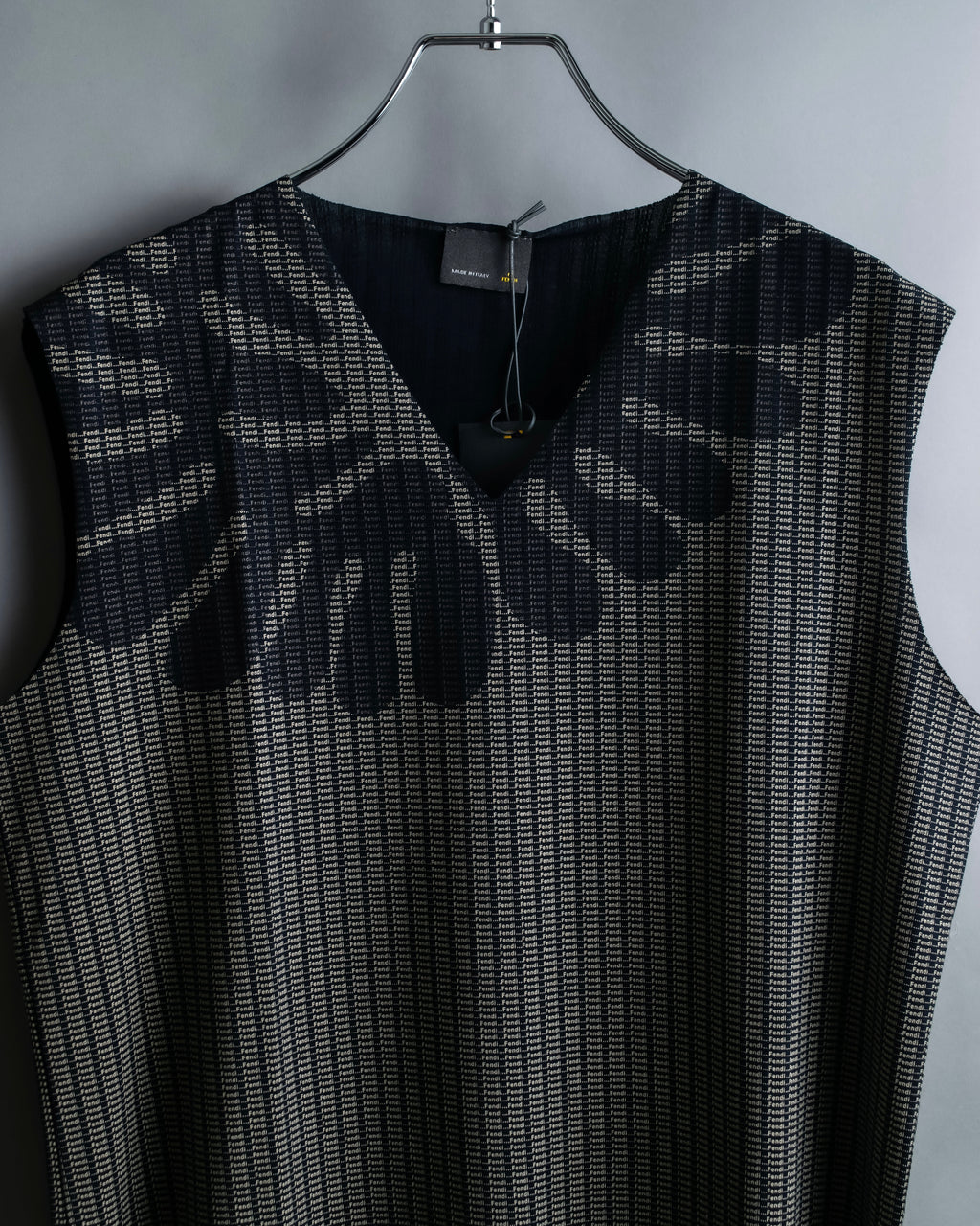"FENDI" Logo print V-neck sleeveless top
