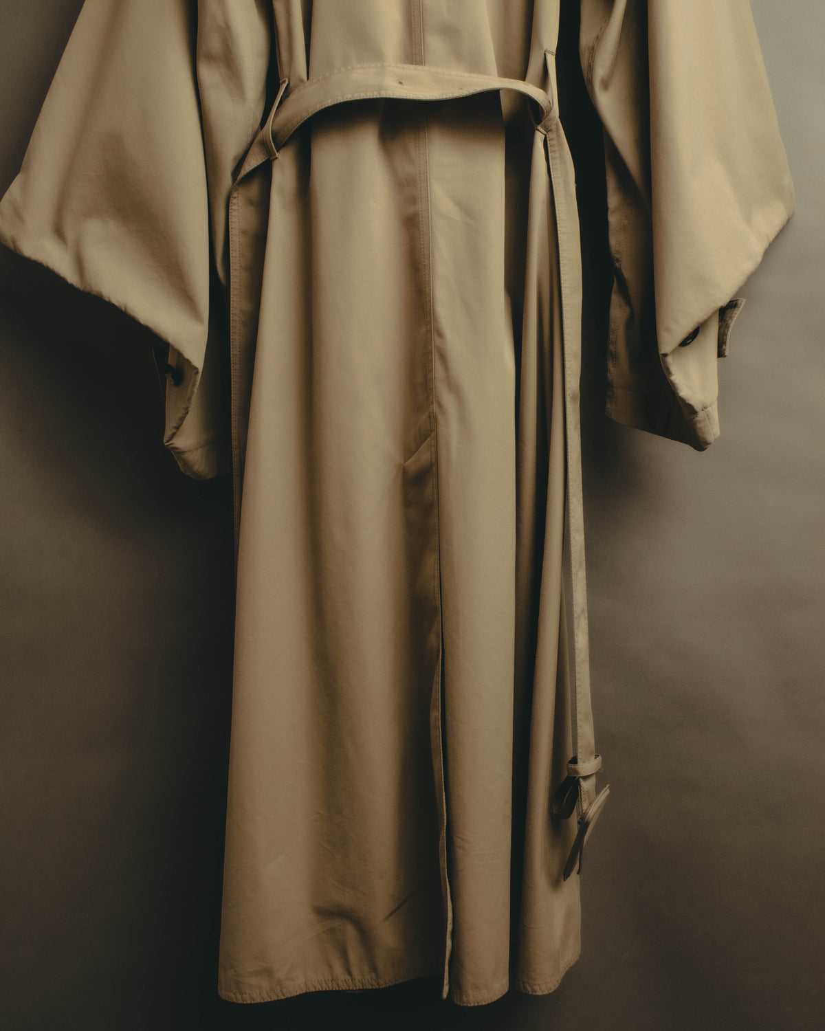 –SPECIAL– “BOTTEGA VENETA” 2020-21AW Sculptural cape-sleeve belted trench coat