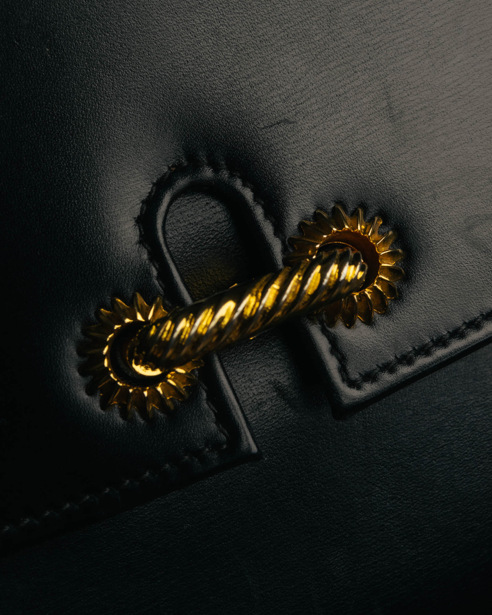 “GUCCI” 80’s-90’s Rope clasp leather shoulder bag
