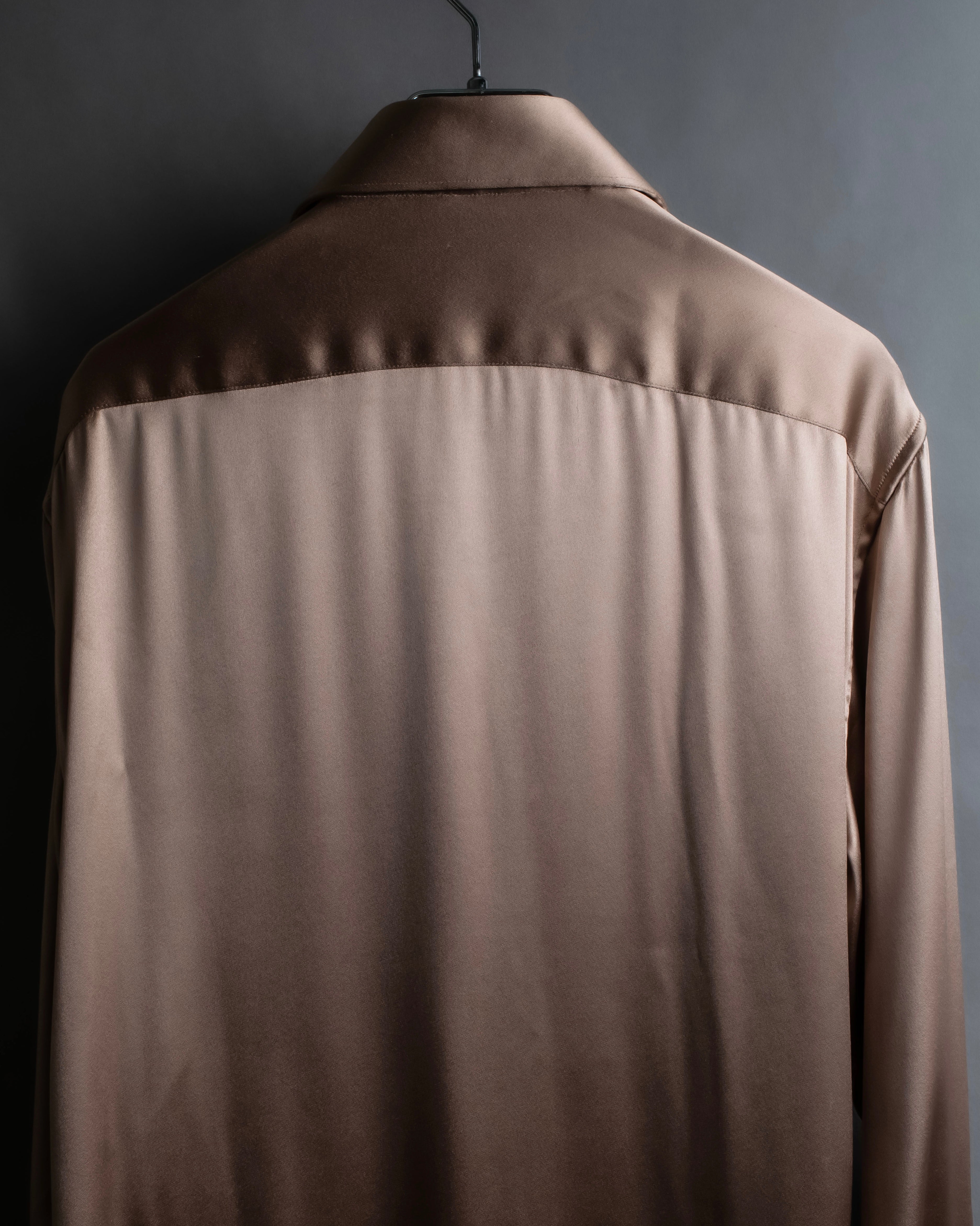 "GUCCI" Ecru beige glossy wide collar shirt