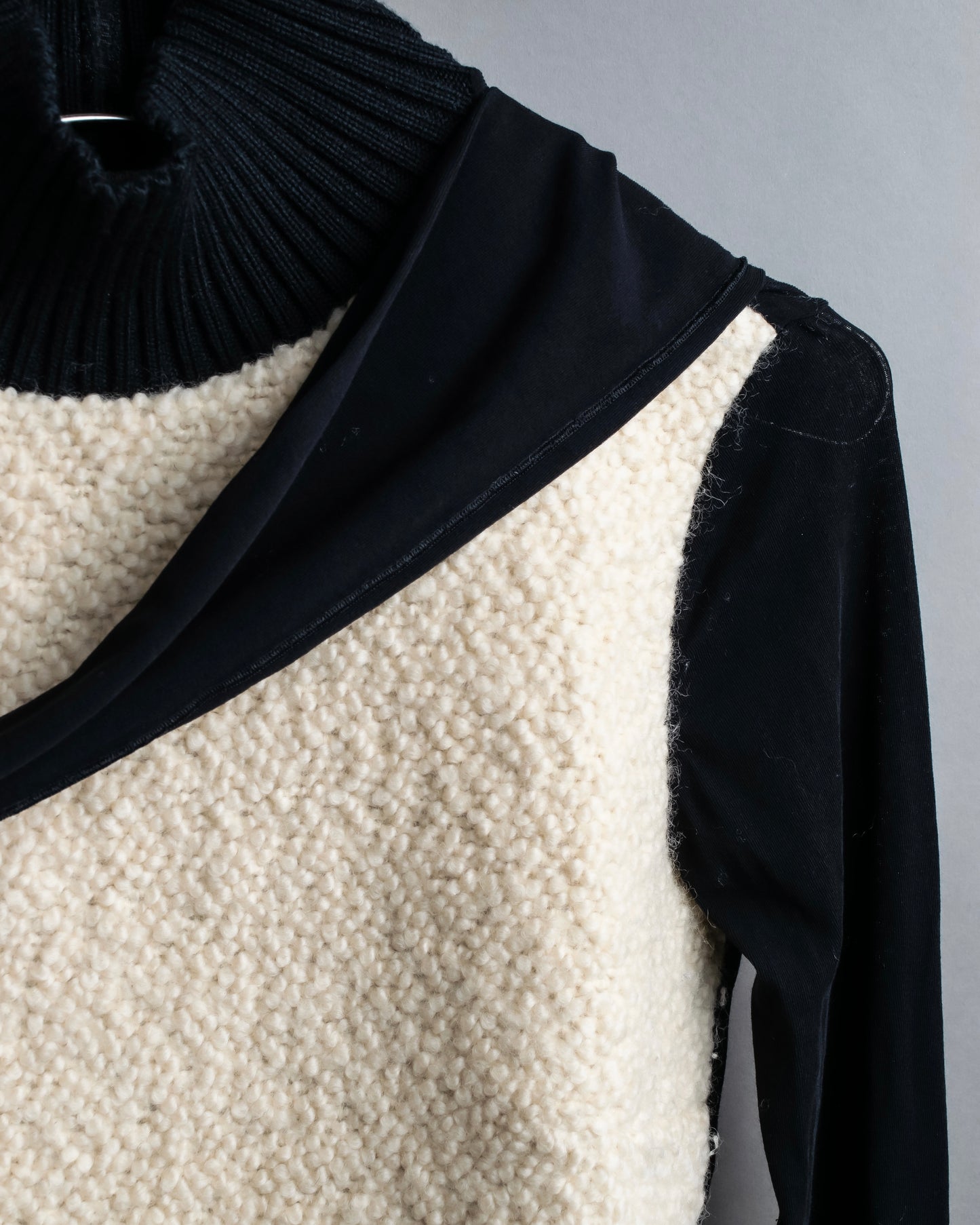 "BALENCIAGA" Boa switching design turtleneck knit pullover