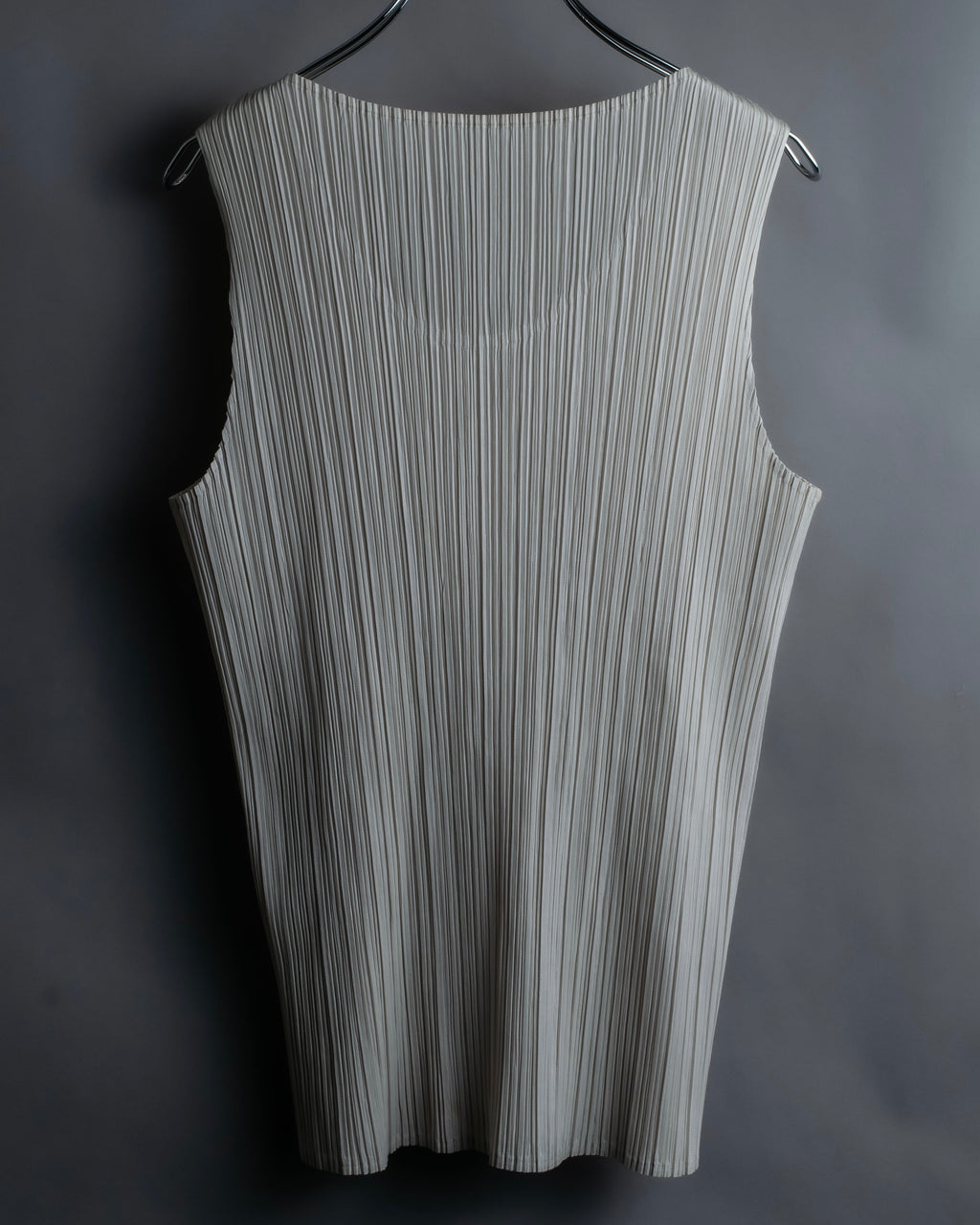 "PLEATS PLEASE ISSEY MIYAKE" Off-white tank top