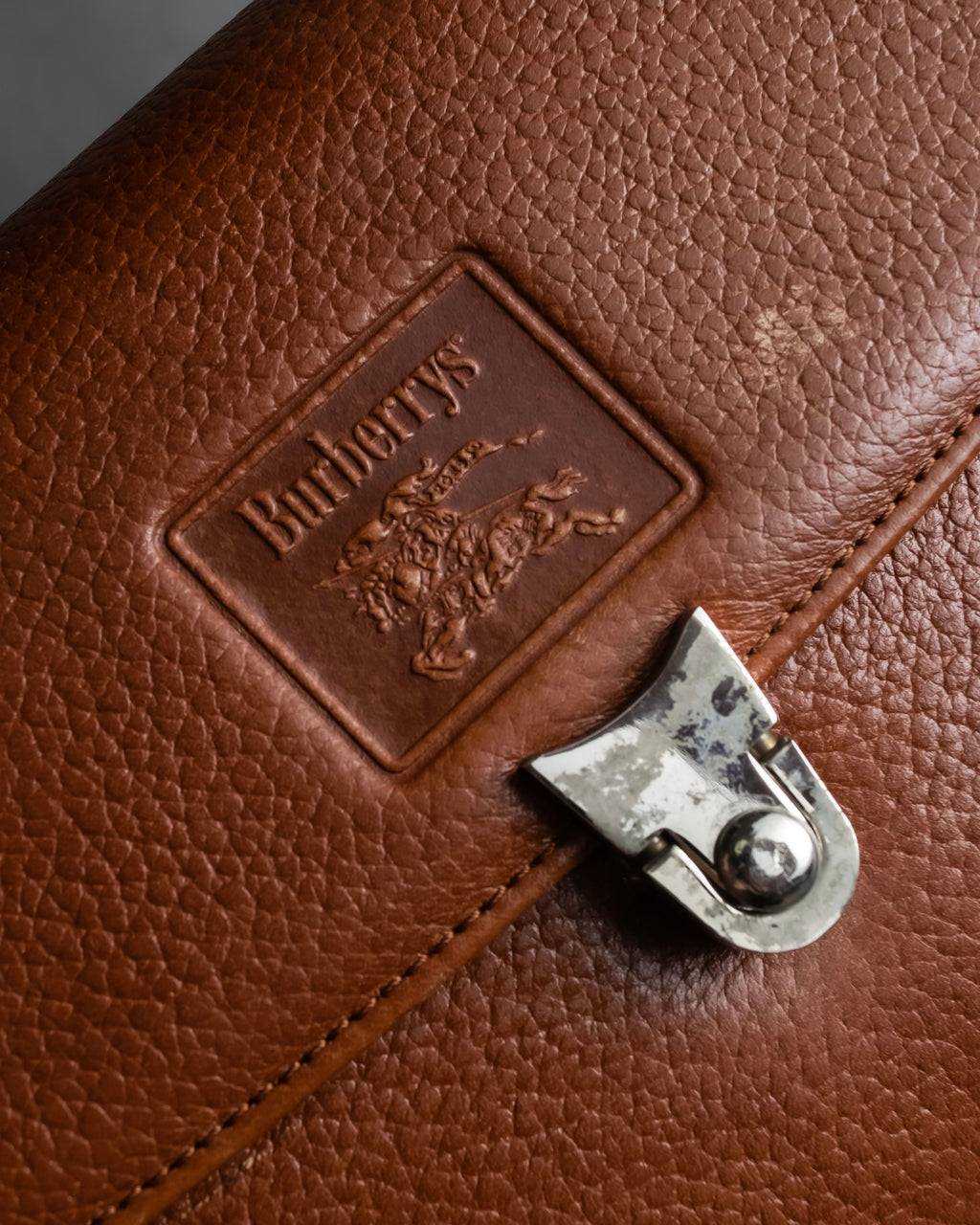 "BURBERRYS" Horizontal design camel grained leather bag