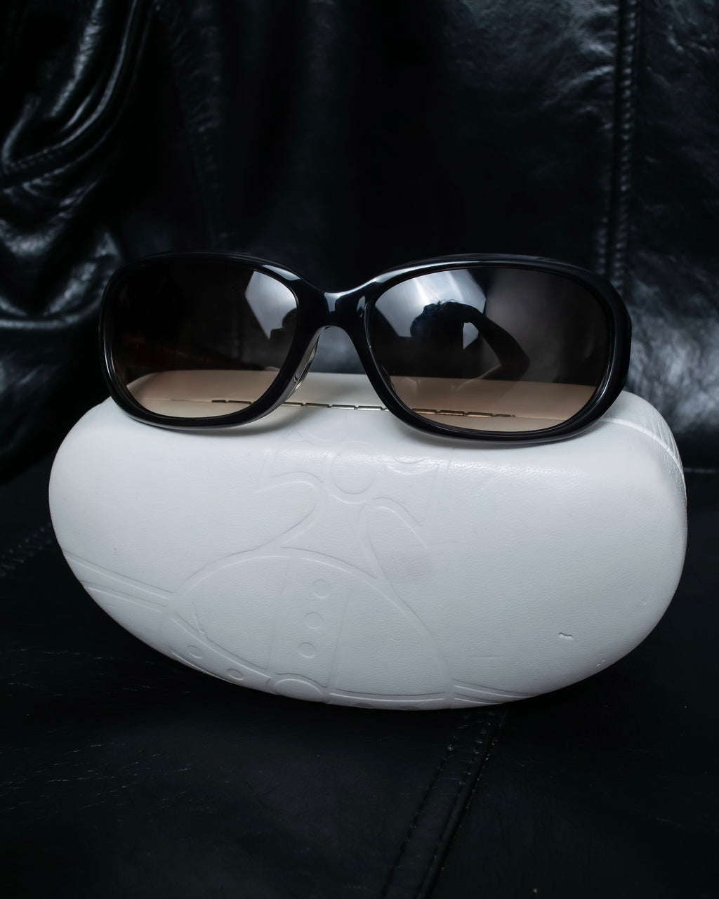 "Vivienne Westwood" Engraved temple logo oval sunglasses