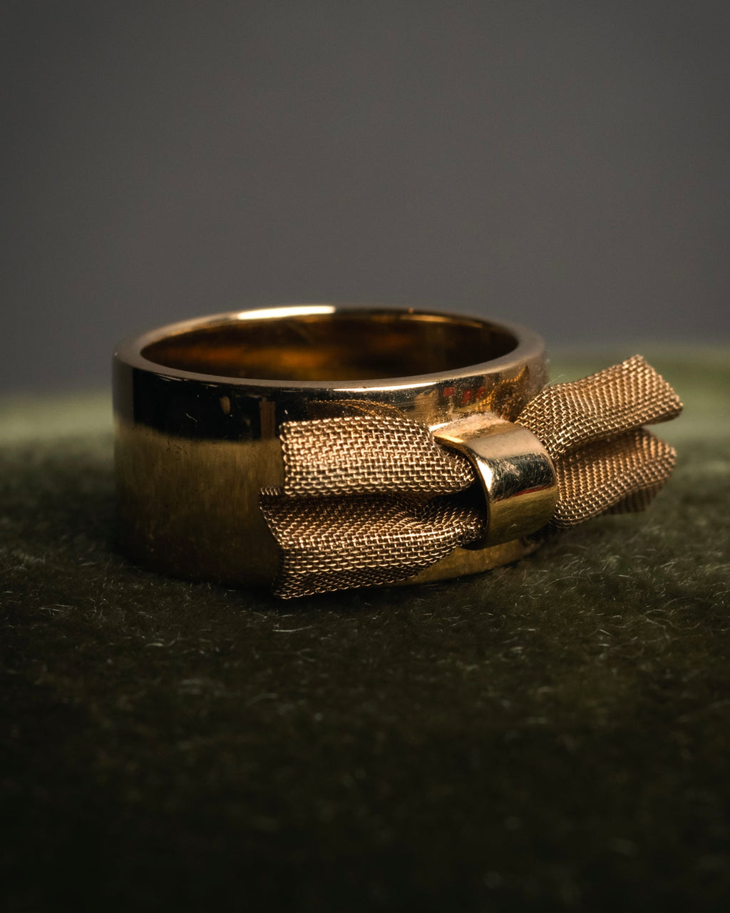 “Chloé” 2010’s mesh ribbon gold ring