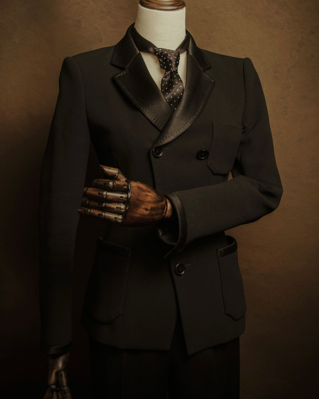 –SPECIAL– “BALENCIAGA” 2006-2012 Sculpted smoking jacket