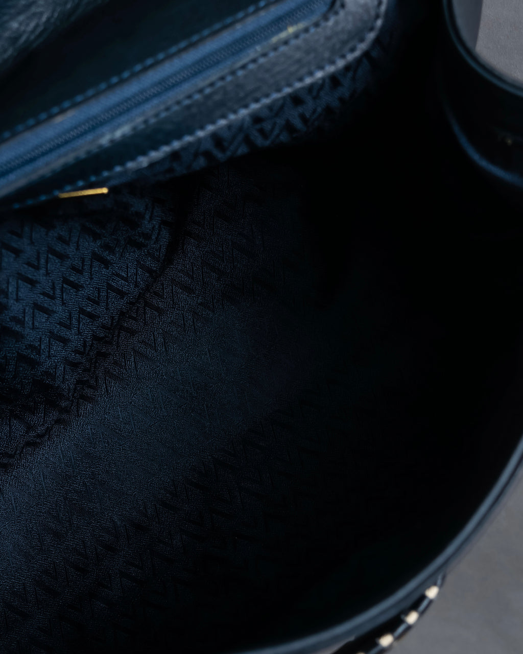 "Valentino Garavani" Saddle stitch design grain leather hand bag