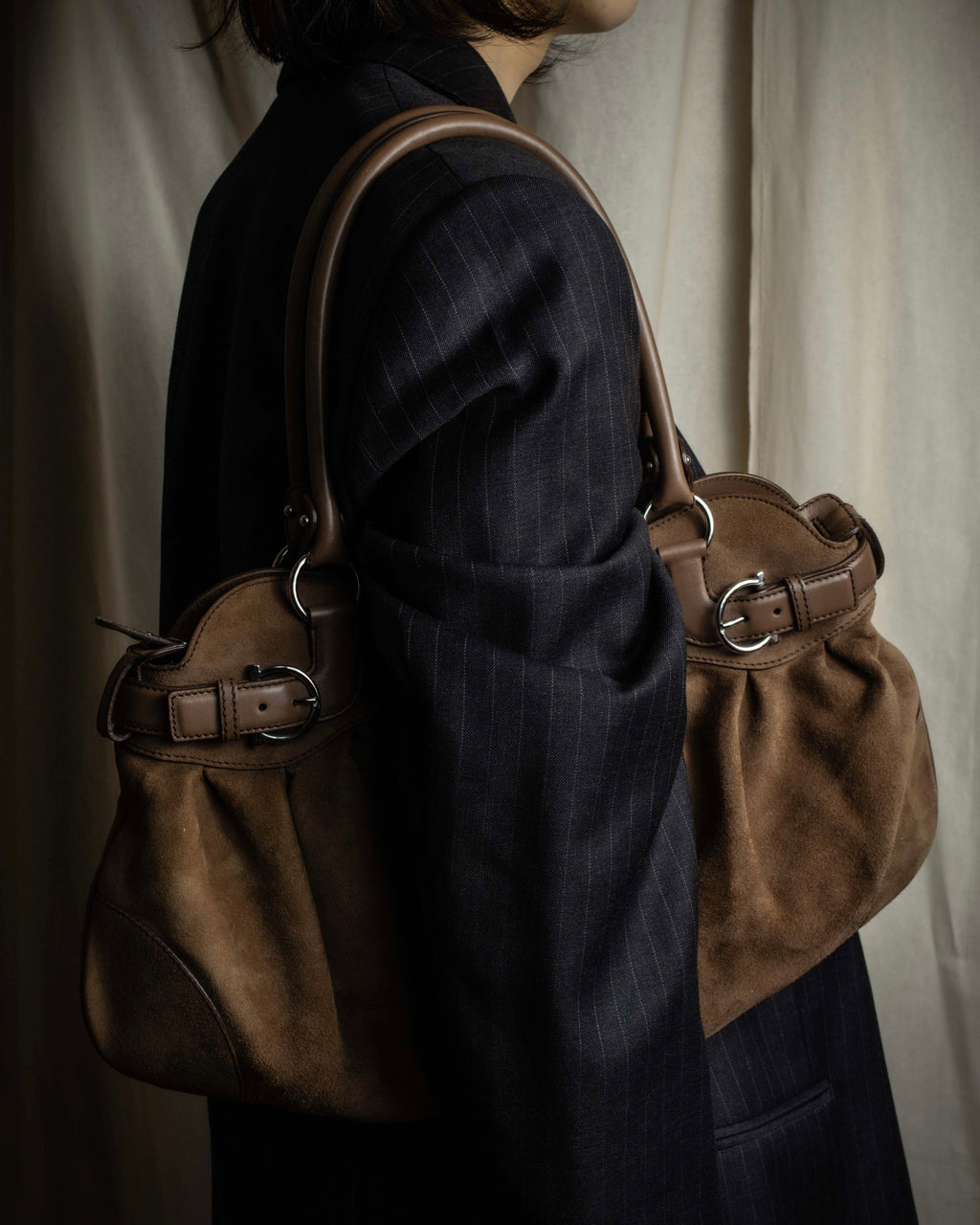 "Salvatore Ferragamo" Gathered form Gancini motif design suede hand bag
