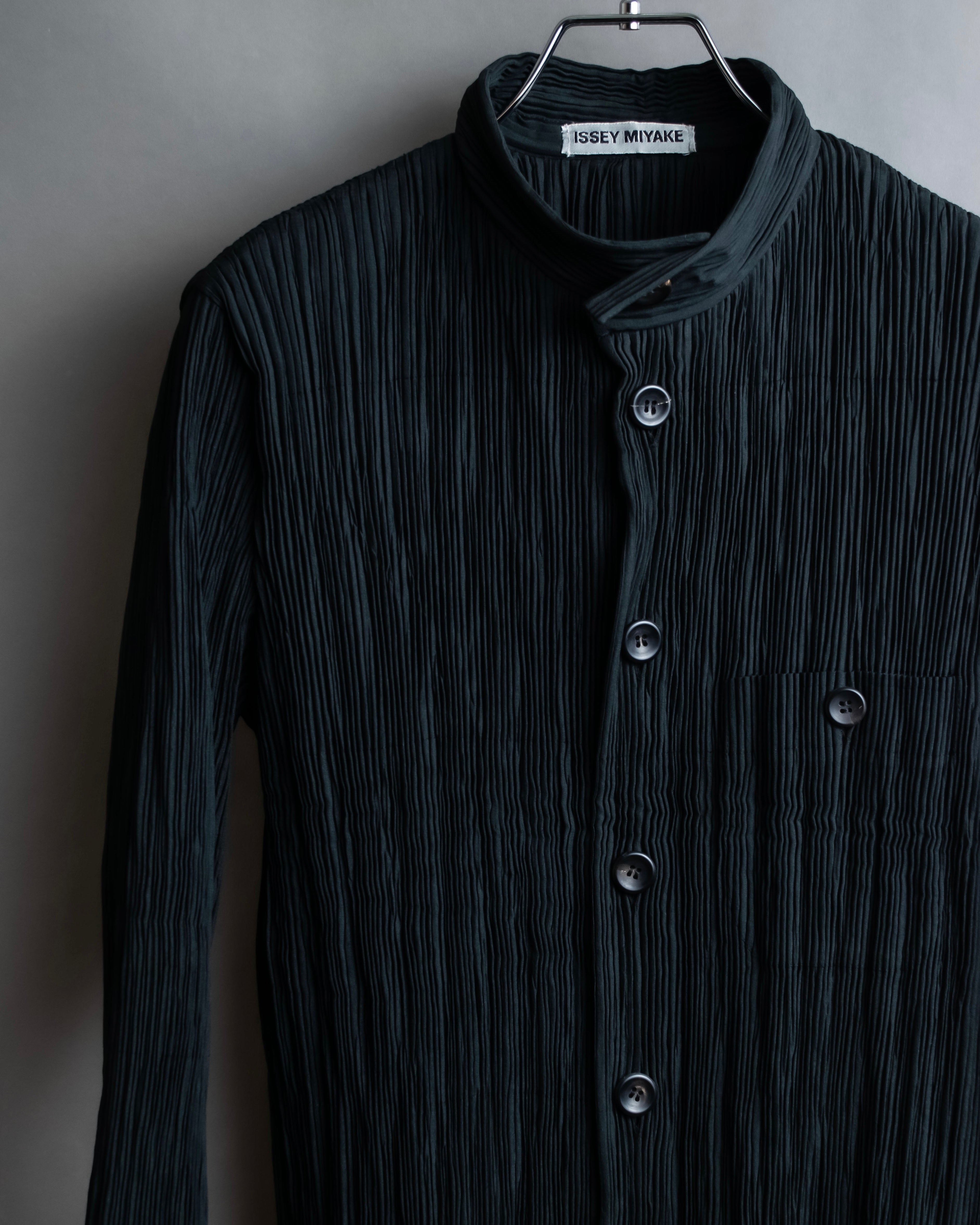 "ISSEY MIYAKE" Pleated vertical line shirt jacket