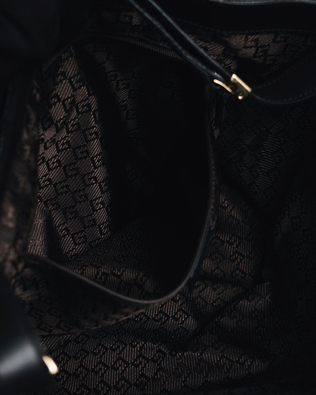 "GUCCI" 90’s-00’s suede piston-closure shoulder bag