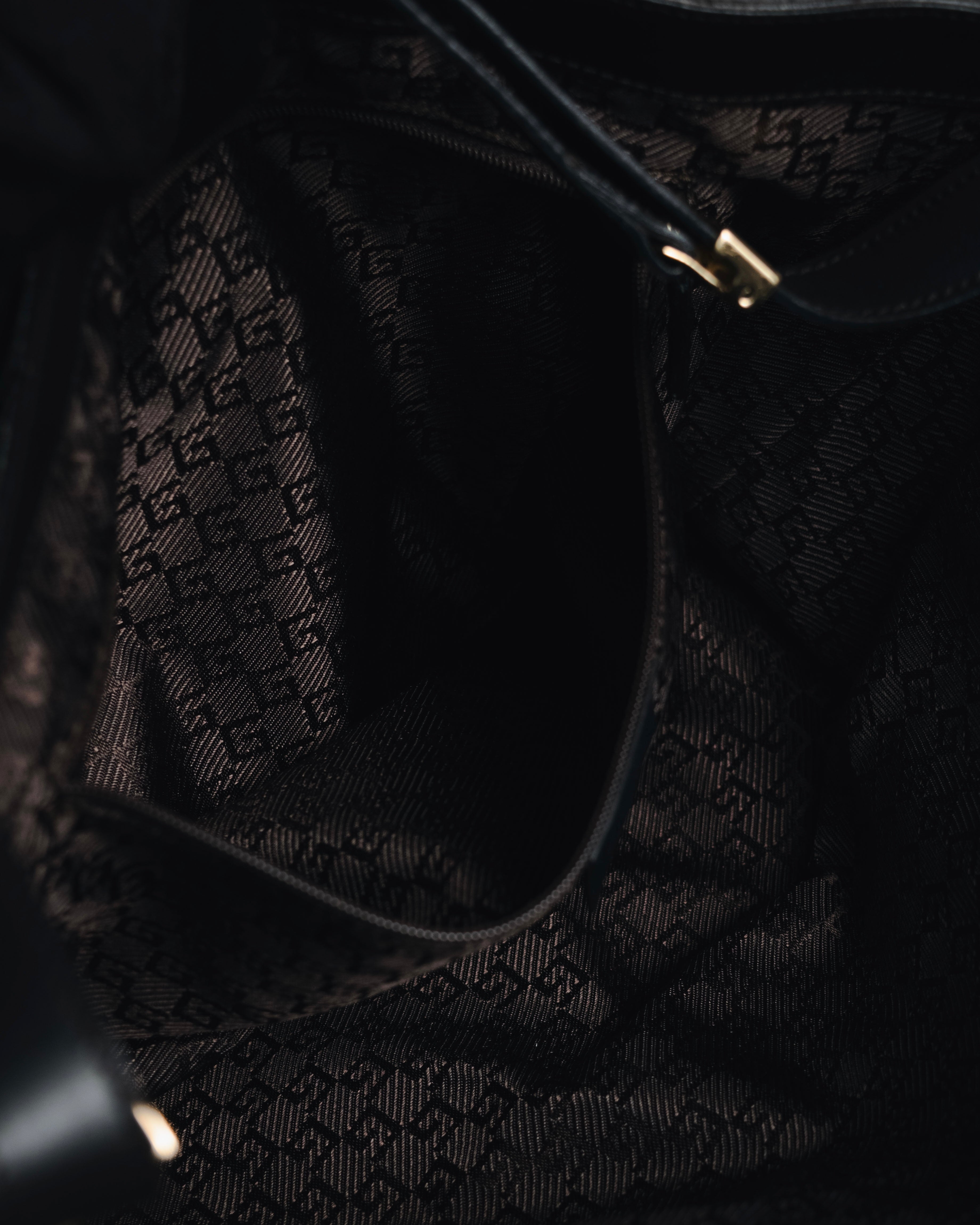 "GUCCI" 90’s-00’s suede piston-closure shoulder bag