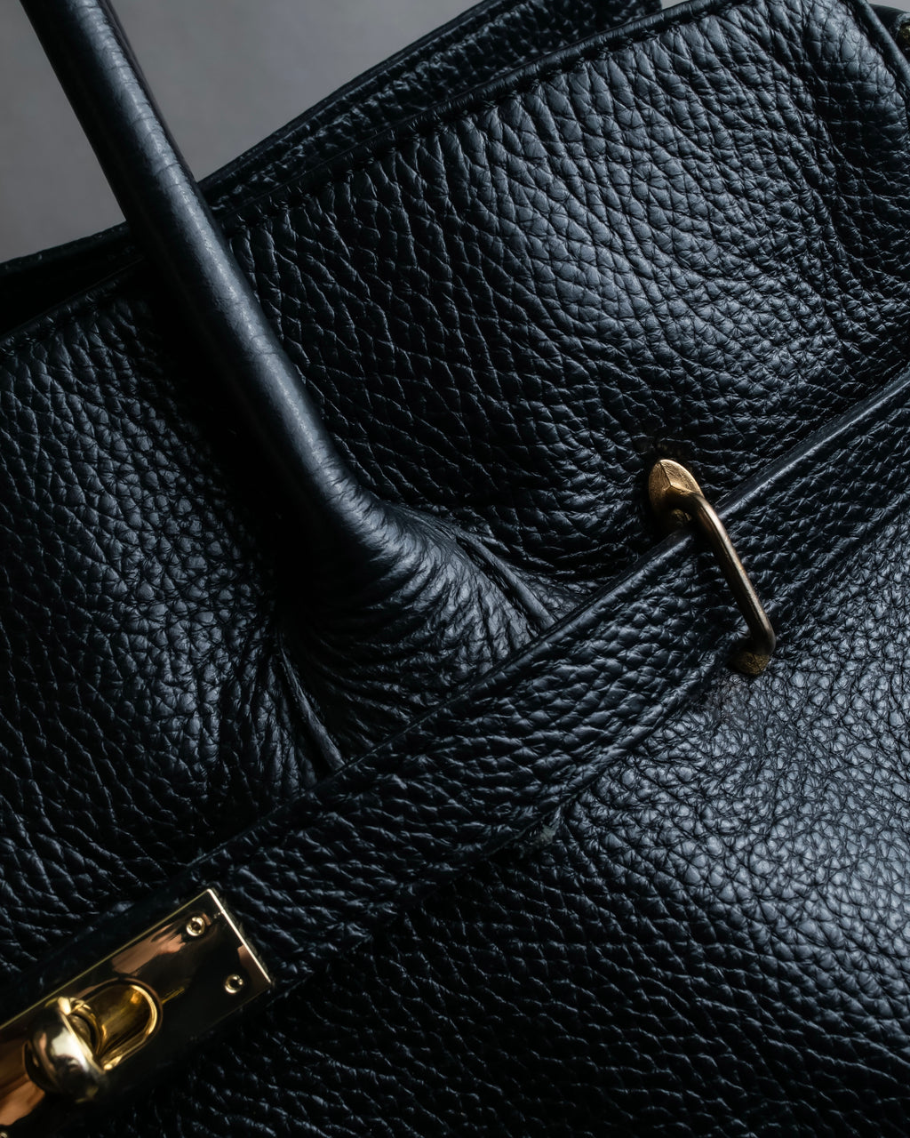 "AULENTTI" Gold closure belt design leather 2-way bag