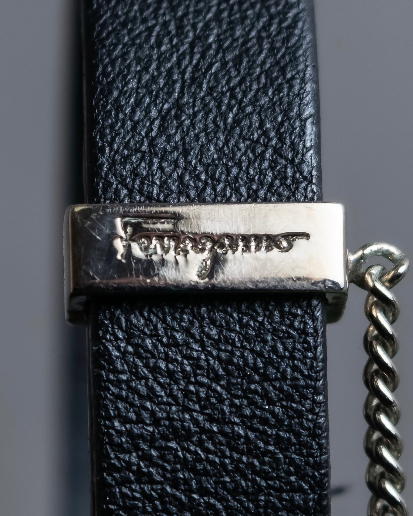 "Salvatore Ferragamo"
Silver chain design gancini leather bracelet