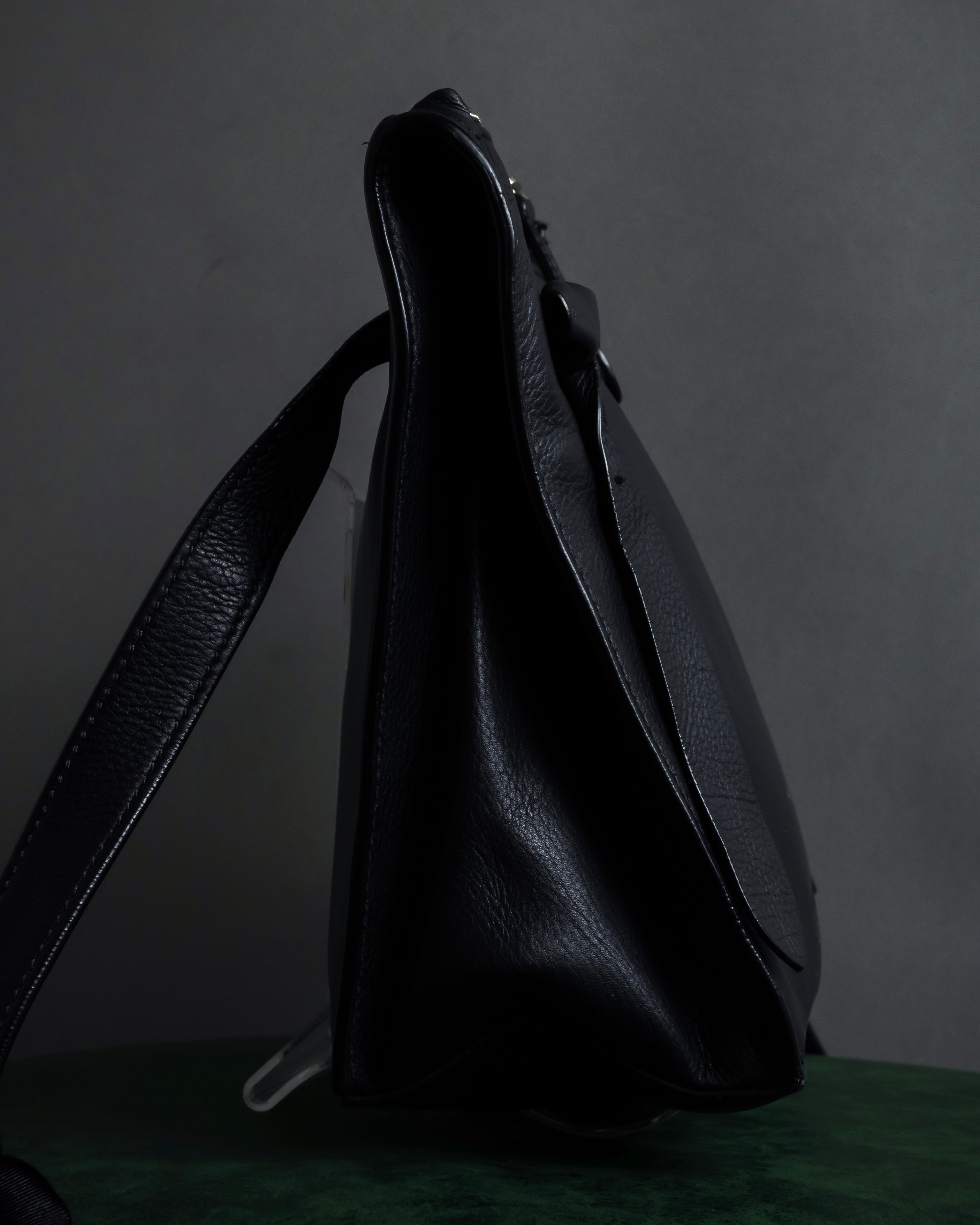 "JIL SANDER" Hill model gently curved leather shoulder bag
