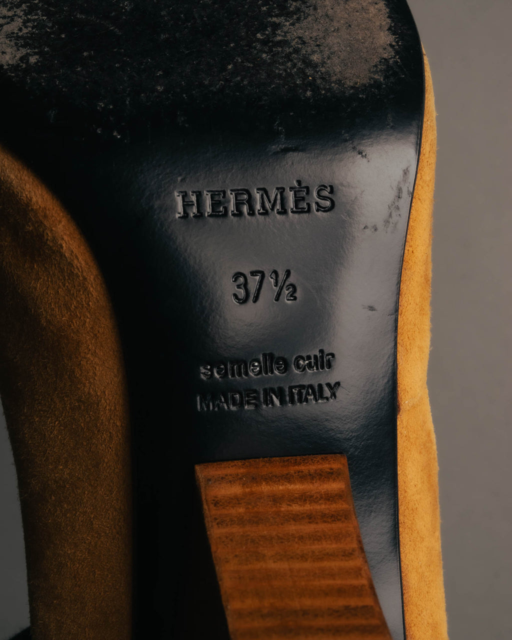"Hermès" 90's-00's Sculptural suede pointed-toe pumps