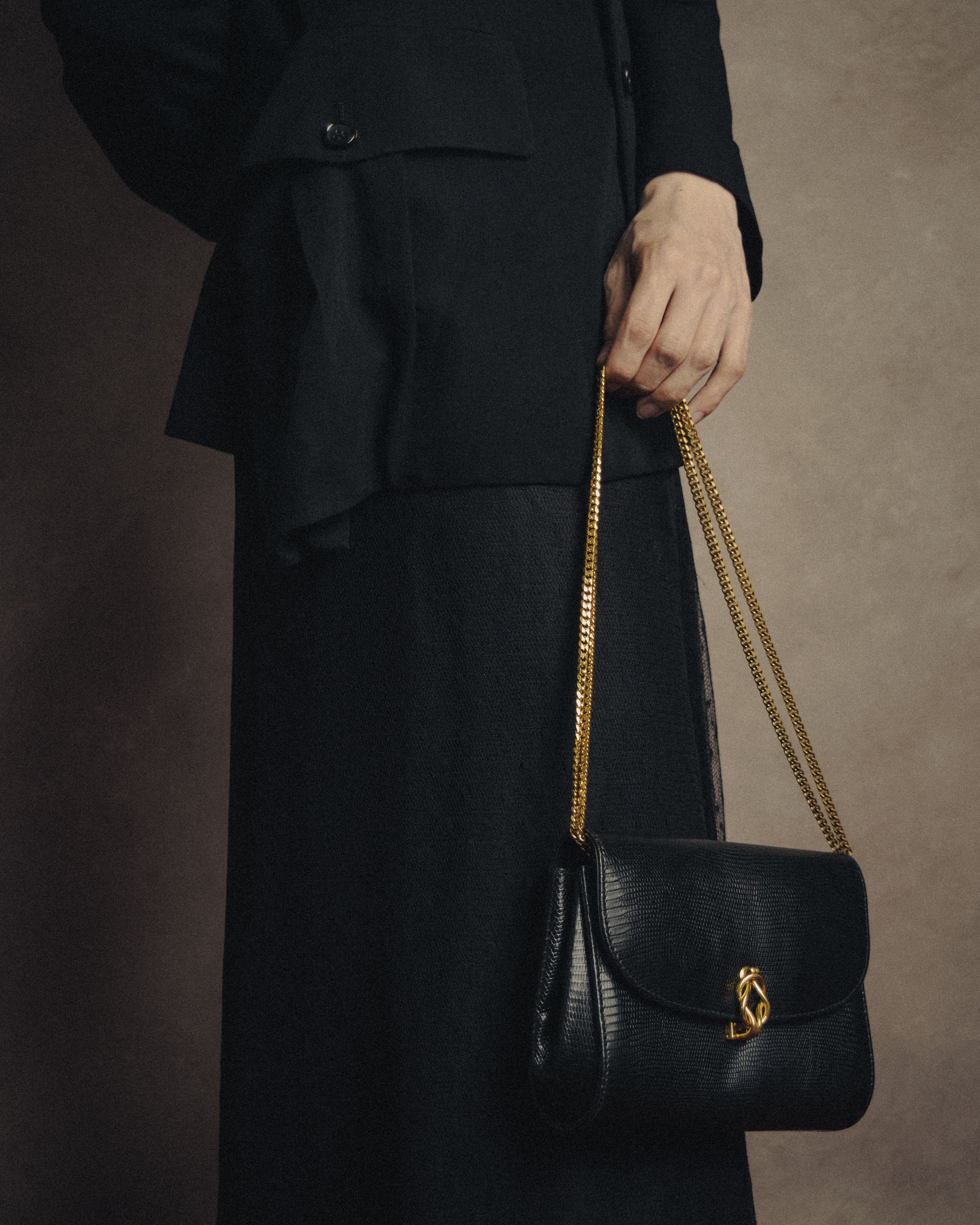 –SPECIAL– “GUCCI” 80’s crest chain shoulder bag