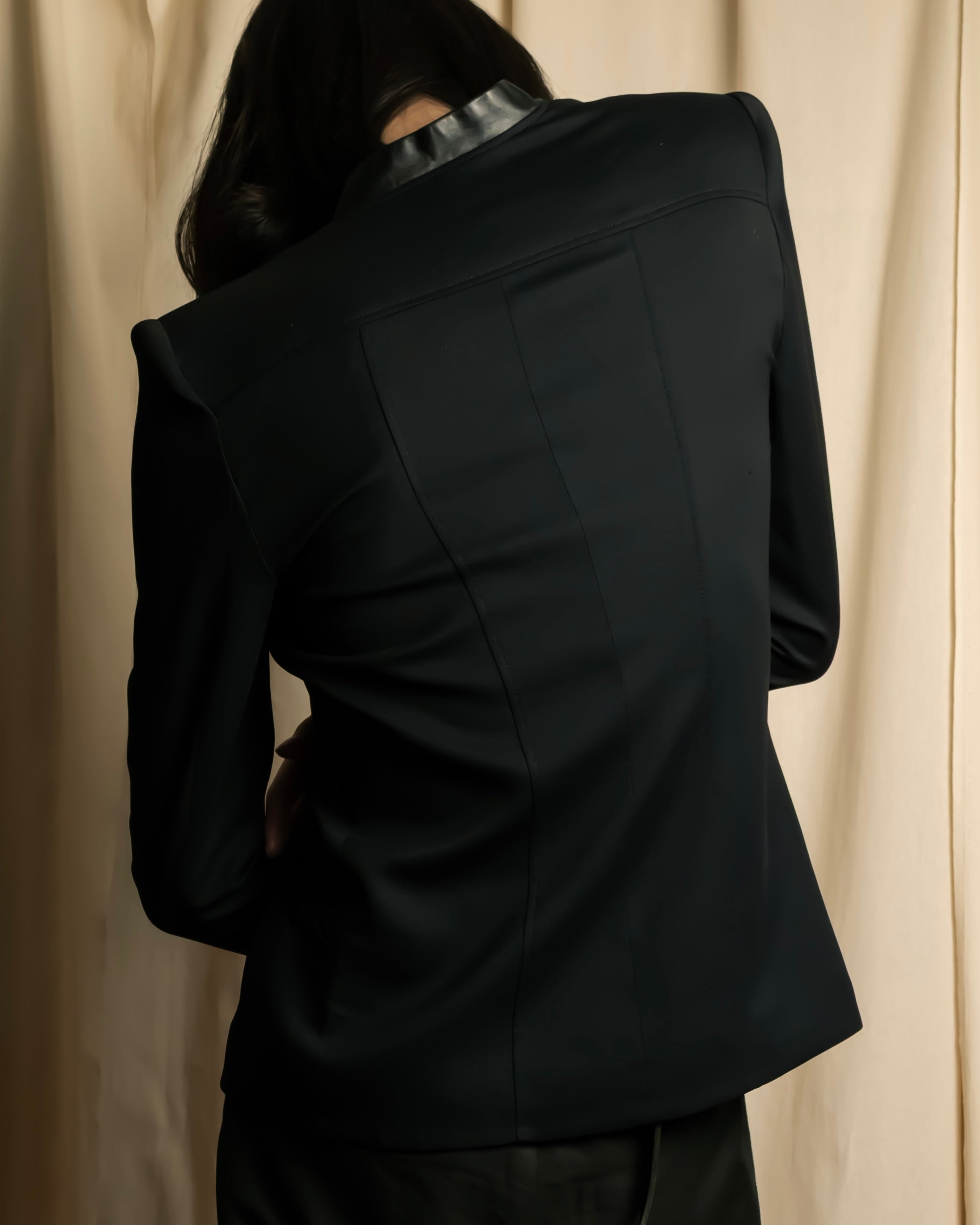 "HELMUT LANG" Leather lapel design, glossy jacket