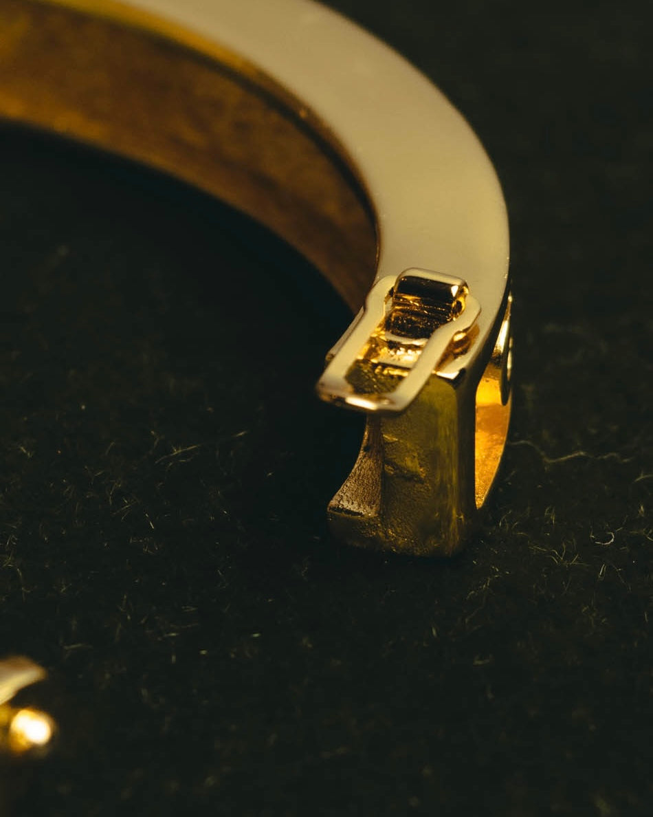 “Christian Dior” 80’s-90’s CD monogram gold tone bangle