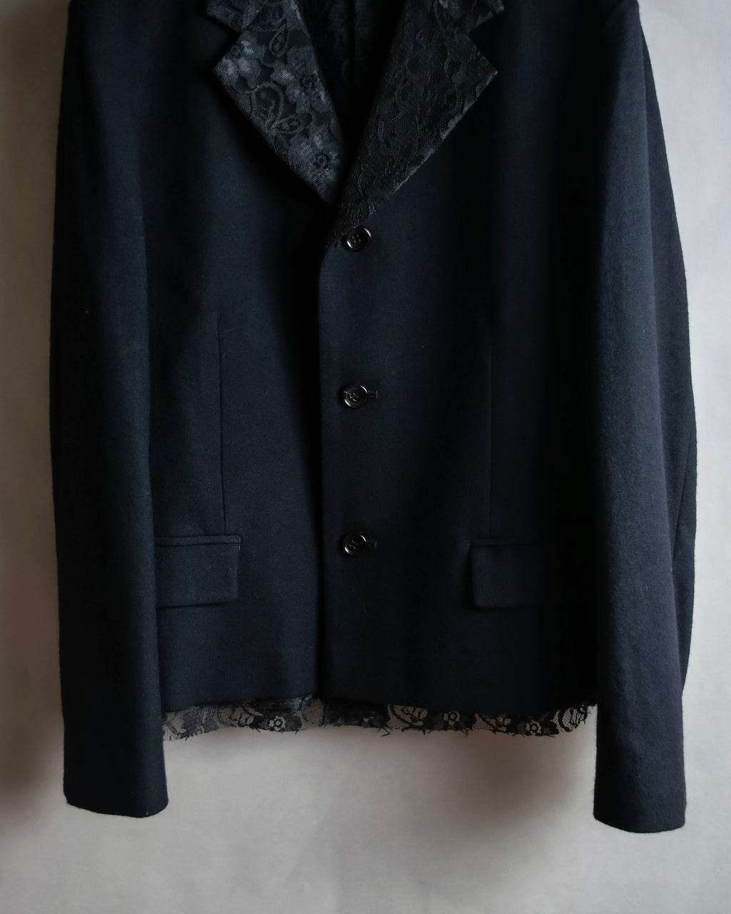 "tricot COMME des GARCONS" 
2001AW Lace-switched design tailored jacket