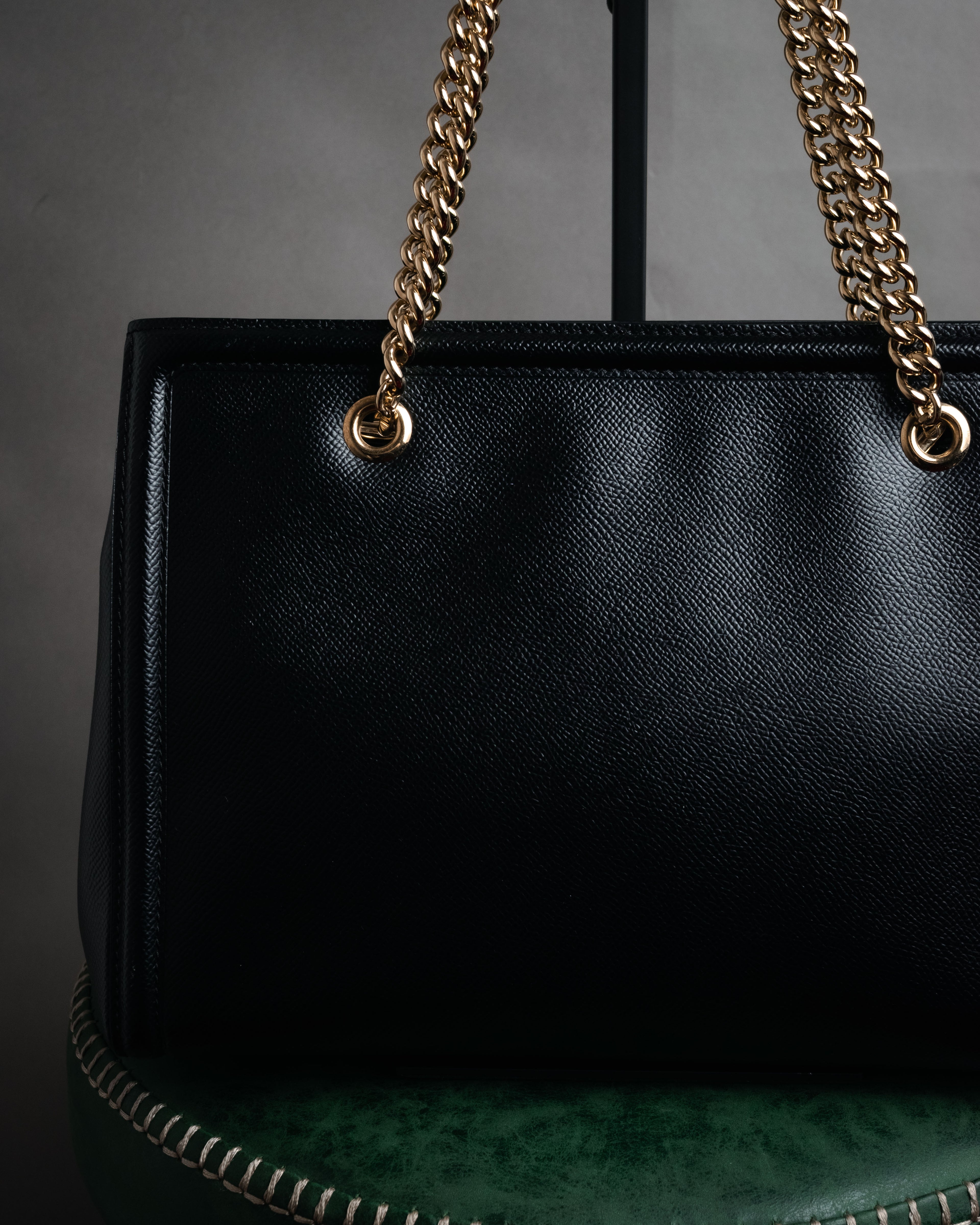 “Salvatore Ferragamo” 2010’s Vara chain leather tote bag