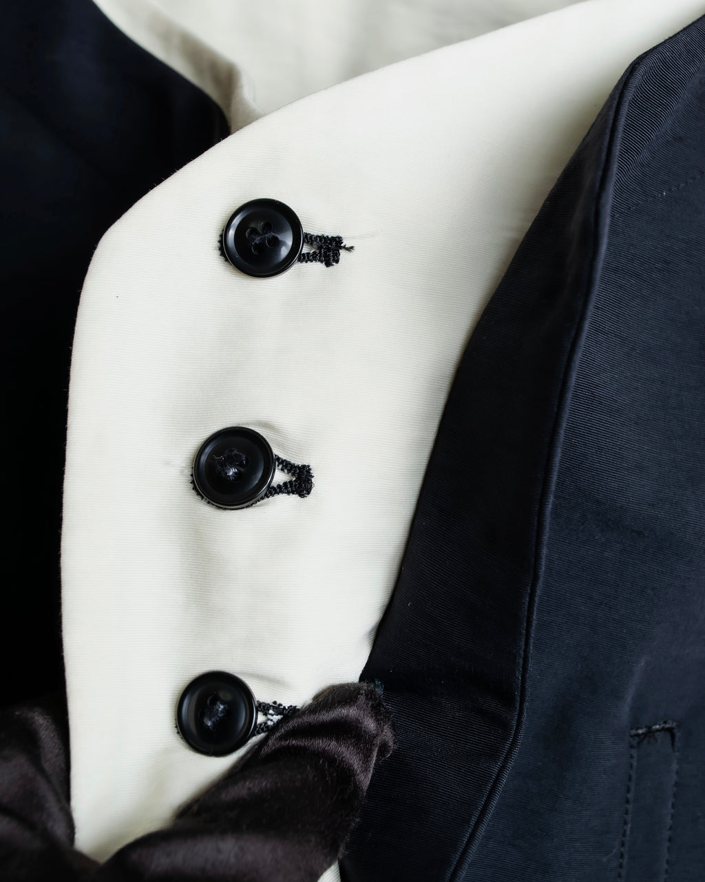 "LIMI feu" Cleric design inverted V-shaped hem short length jacket