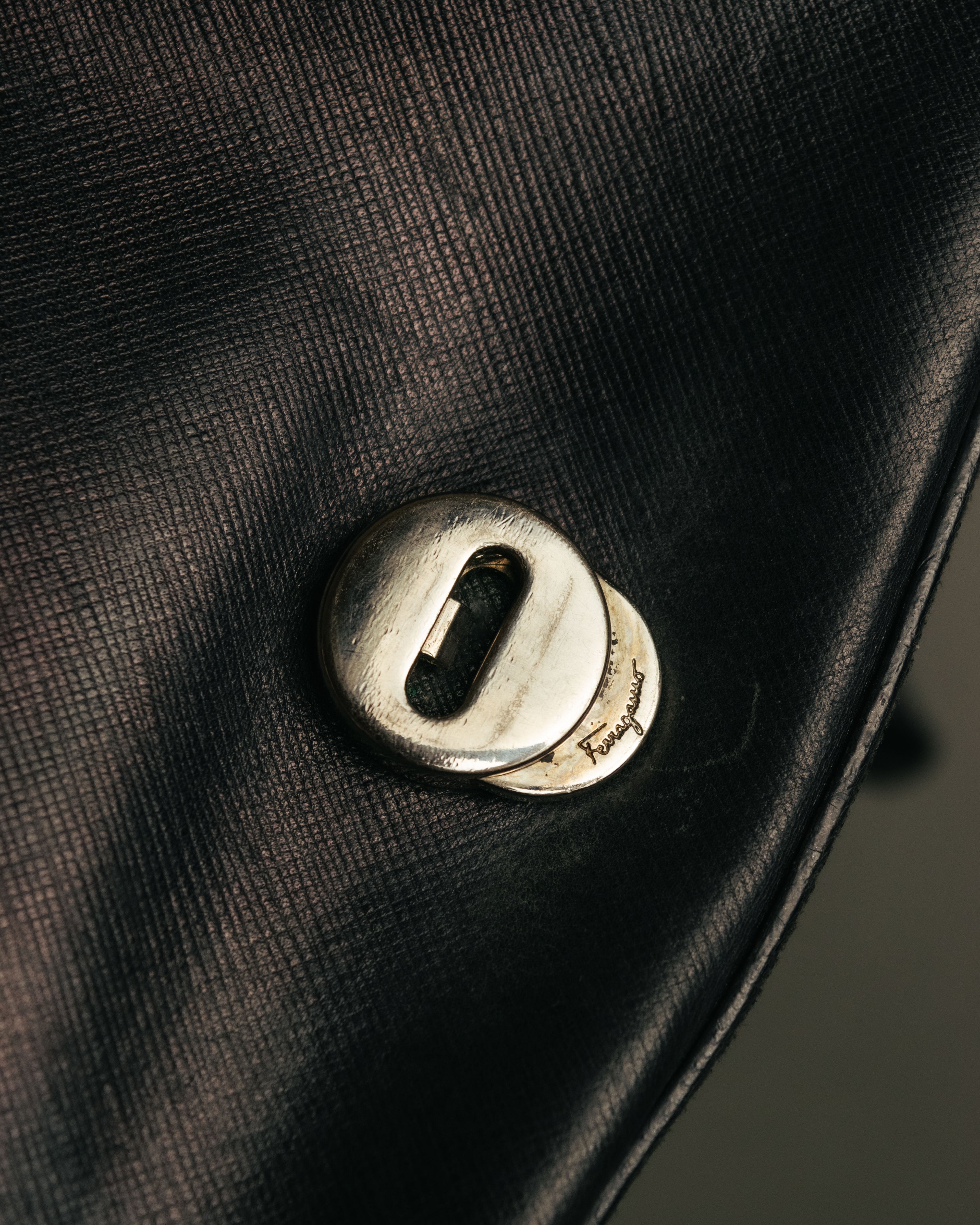 “Salvatore Ferragamo” 2010’s Gancini leather shoulder bag