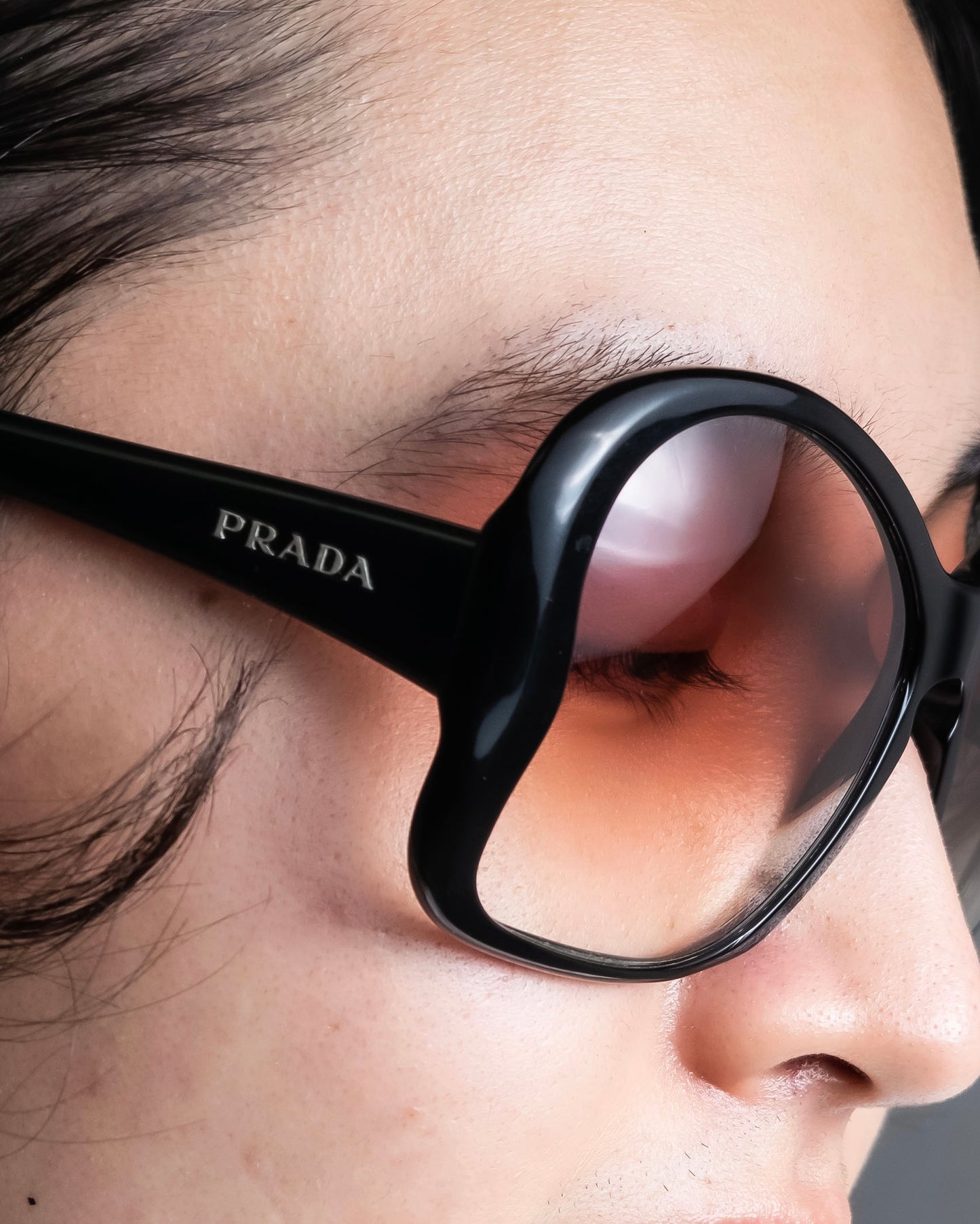 "PRADA" Butterfly frame logo engraved sunglasses