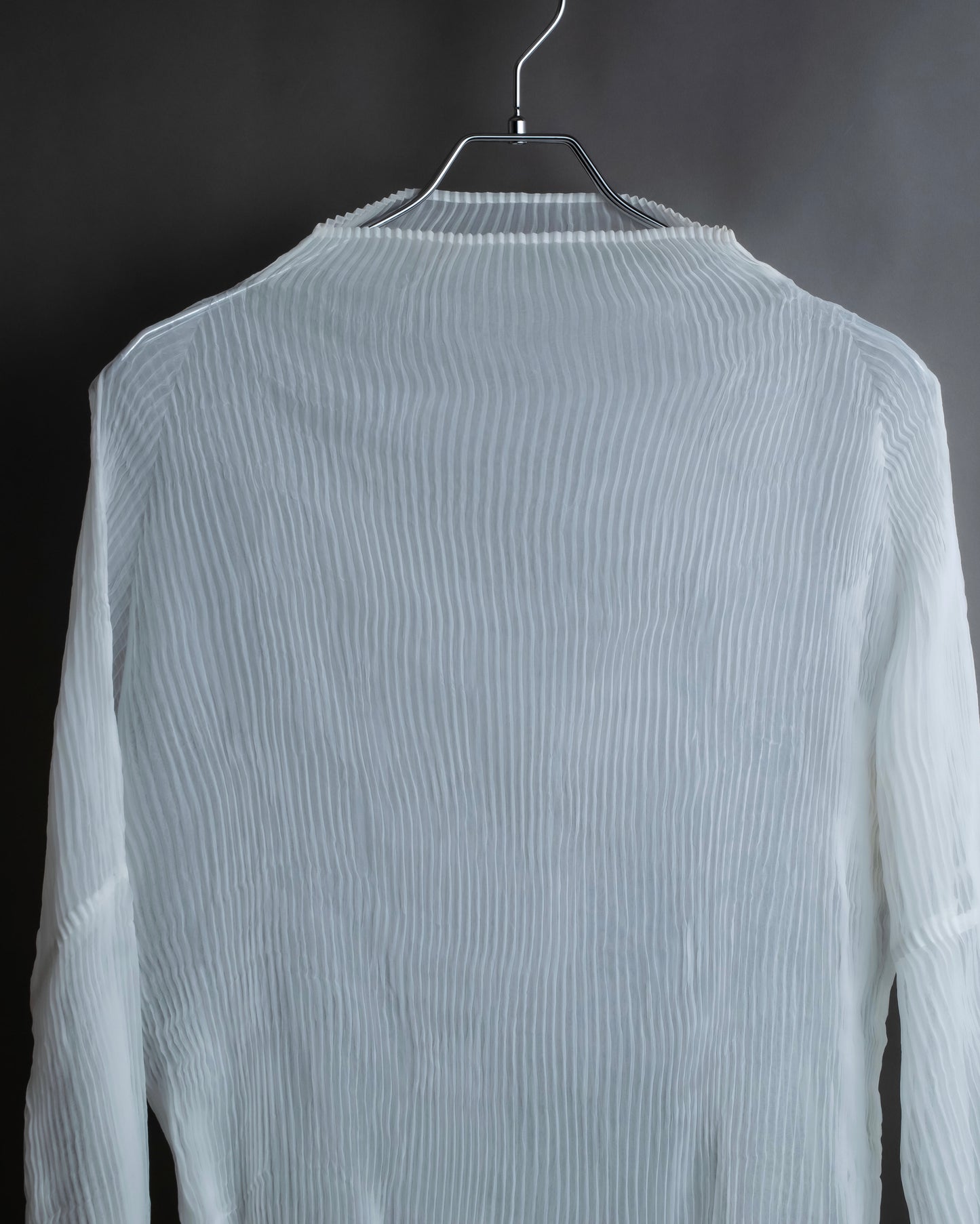 "ISSEY MIYAKE" High neck pleated sheer pullover