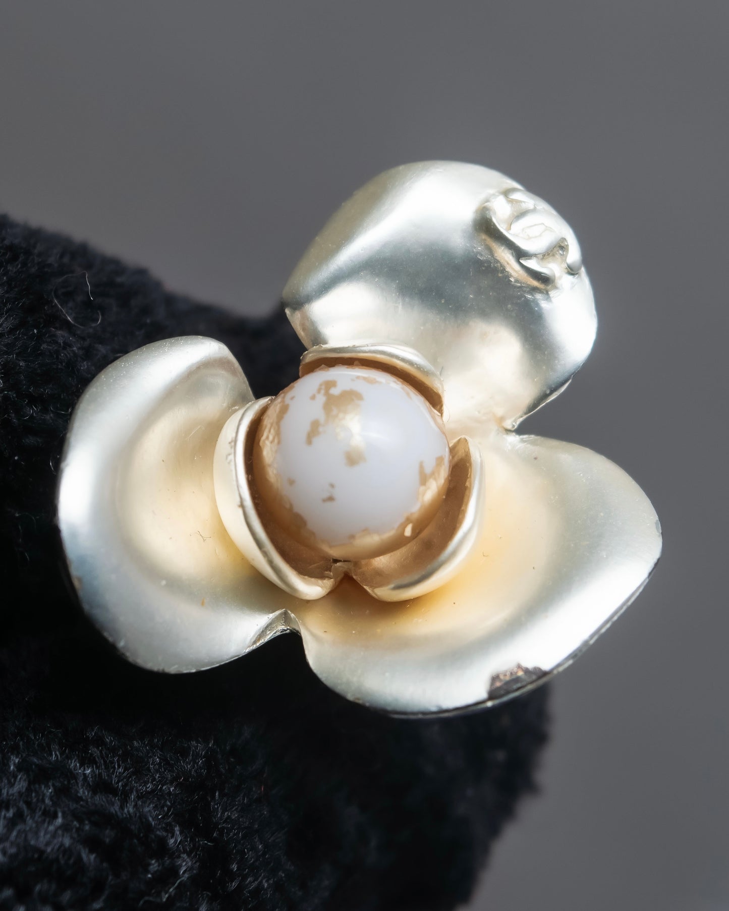 "CHANEL" Pearl center design camellia ring