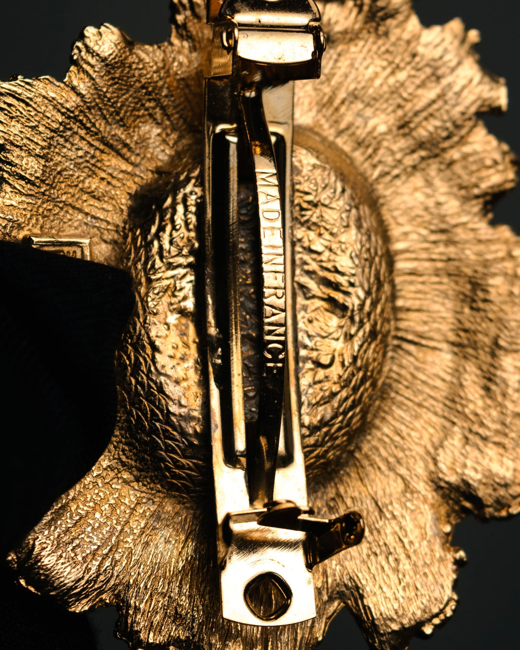 Yves Saint Laurent” 80’s-90’s Cabochon lava texture barrette