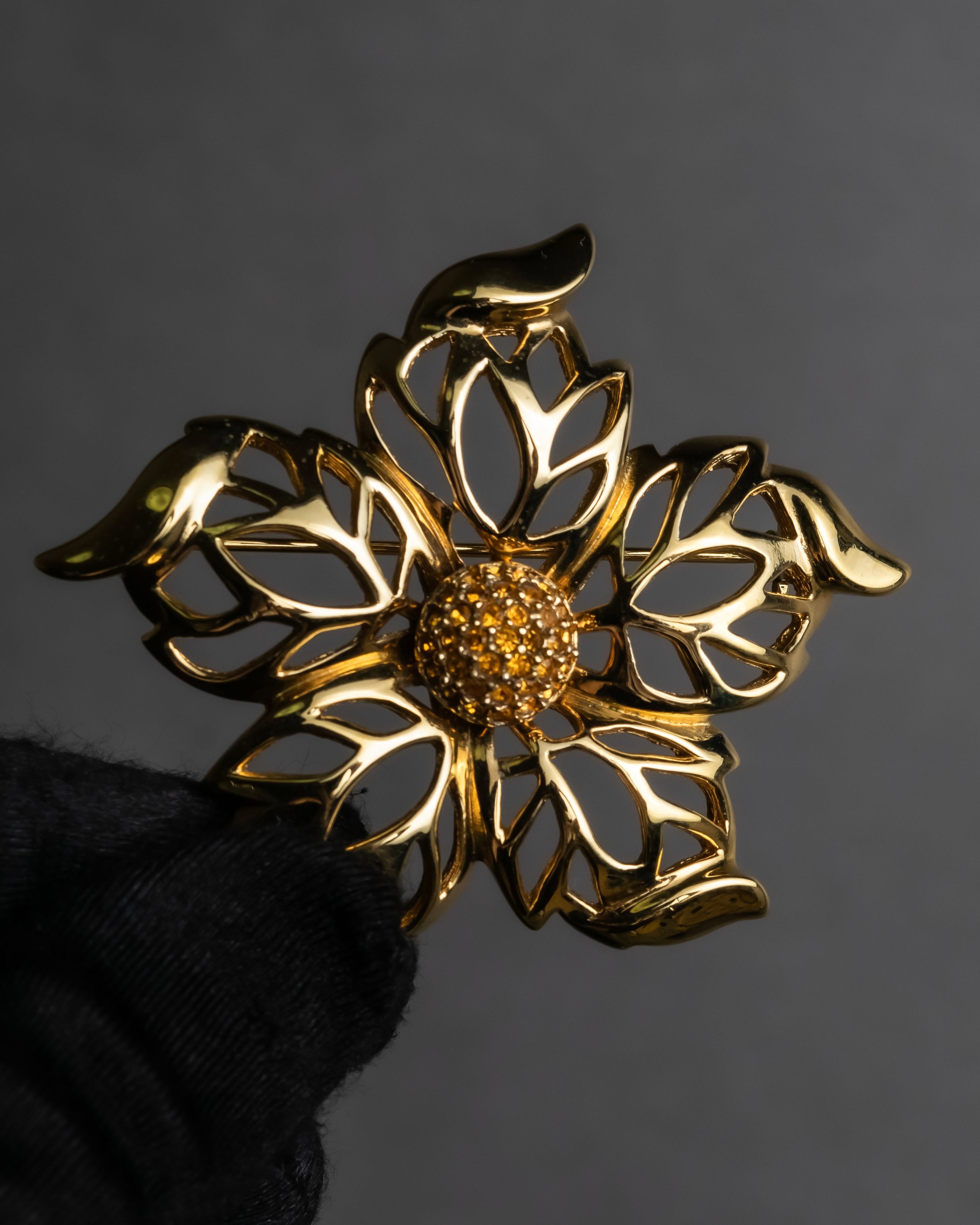 "Christian Dior" Floral motif gold brooch